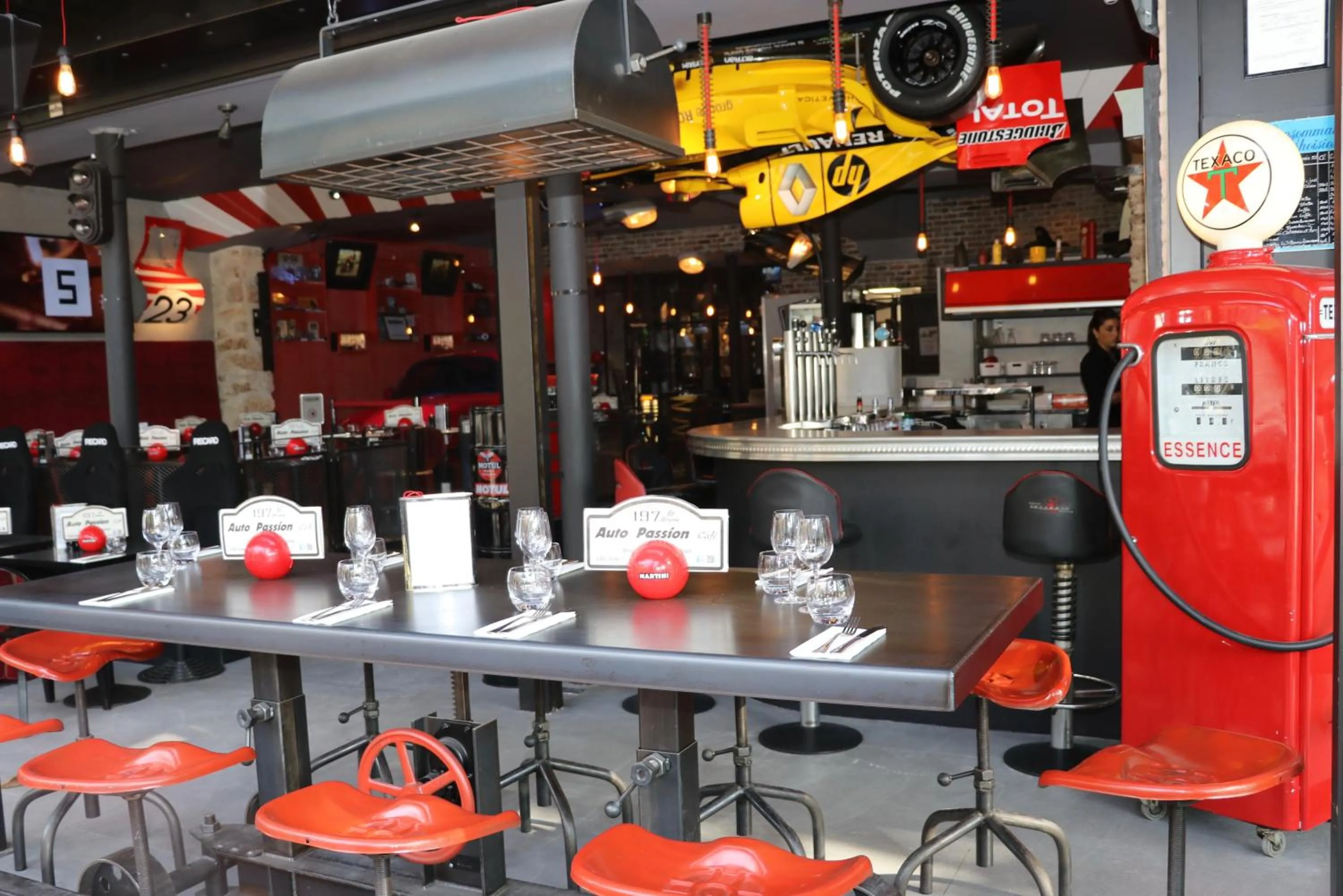 Restaurant/places to eat in Acropole