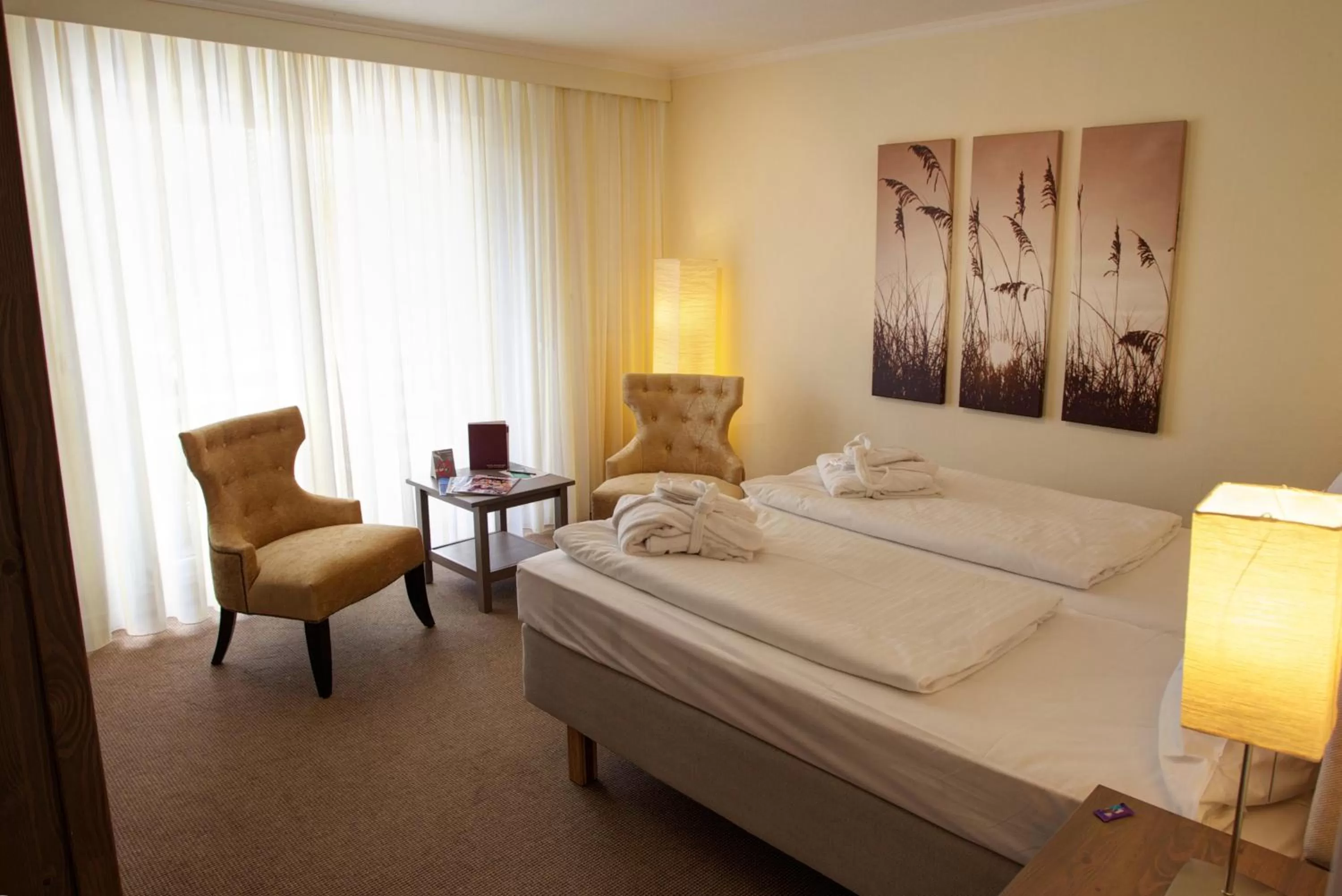 Photo of the whole room, Bed in Das Frühstückshotel Sankt Peter-Ording