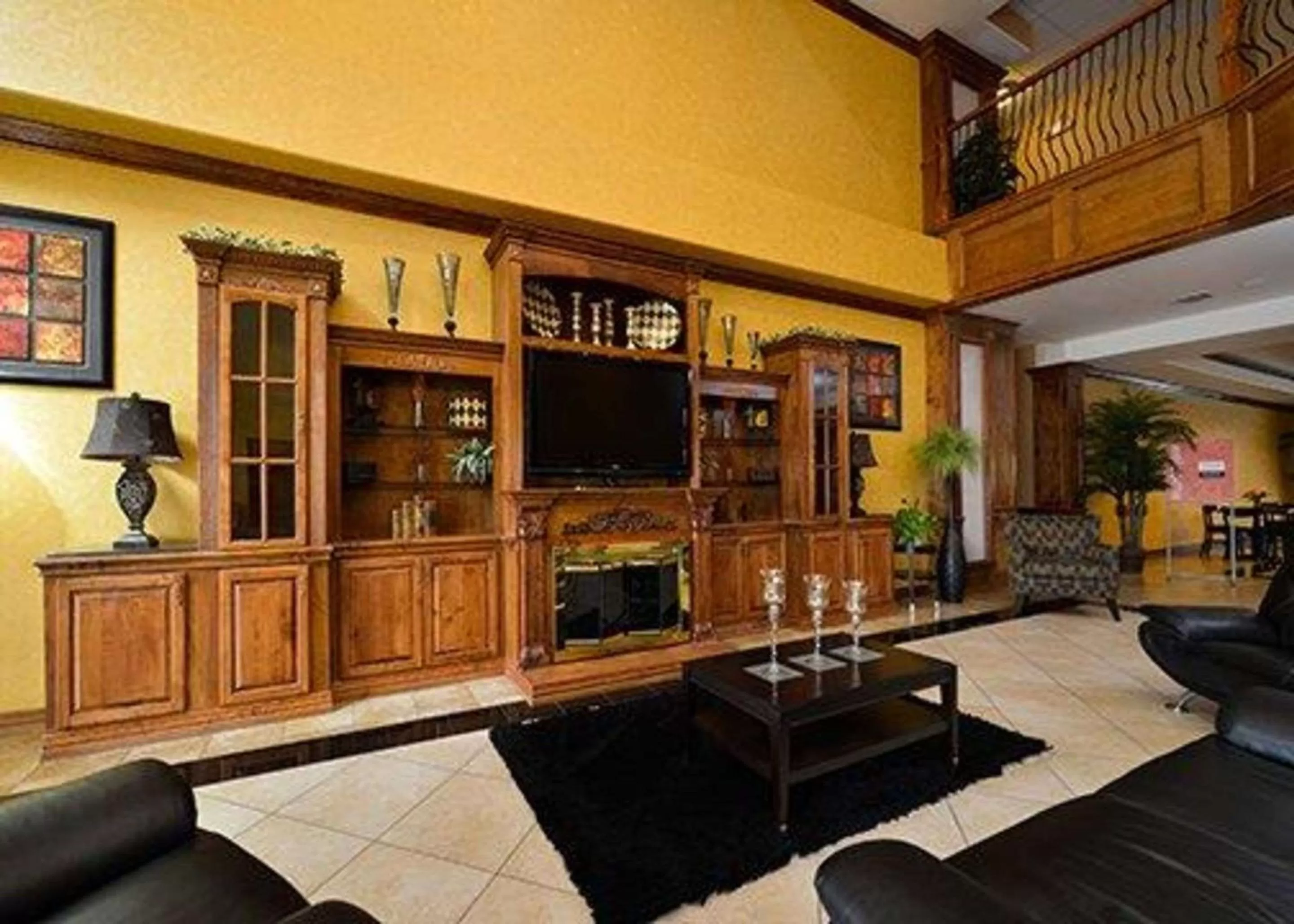 Lobby or reception in Comfort Suites Bay City East