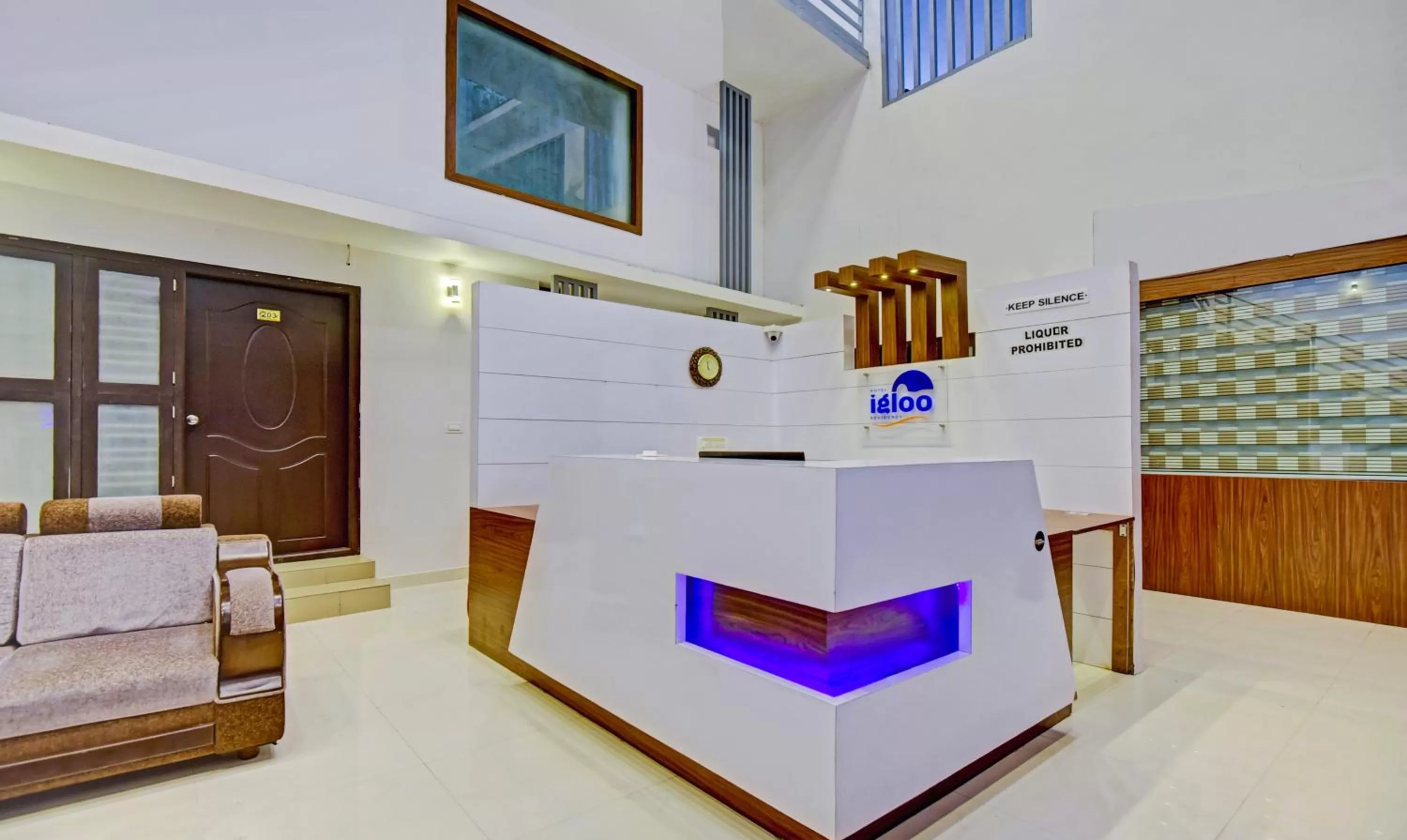 Lobby or reception in Itsy Hotels Igloo Residency, 400 Meters From Raja Seat Garden