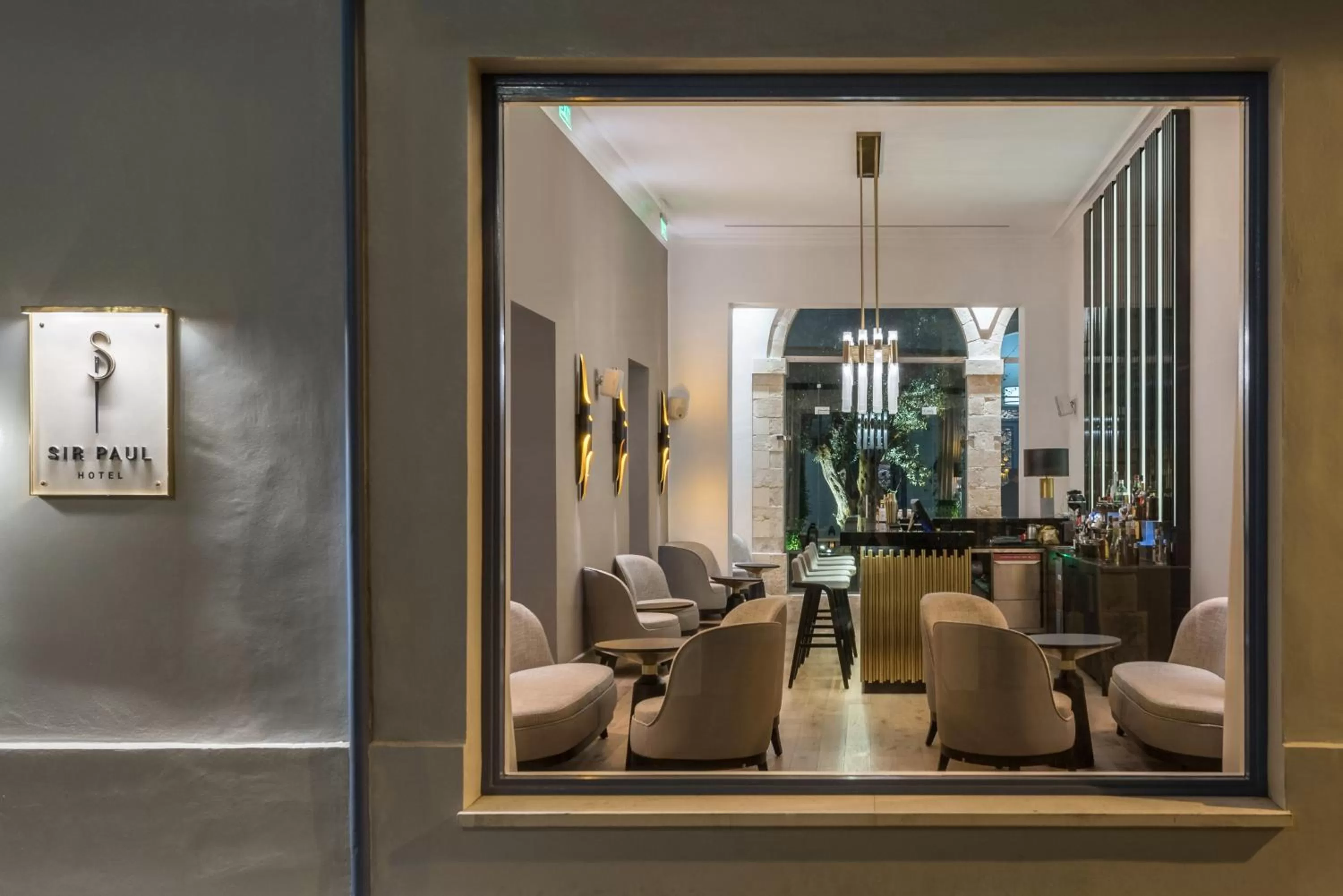 Facade/entrance in S Paul City Hotel