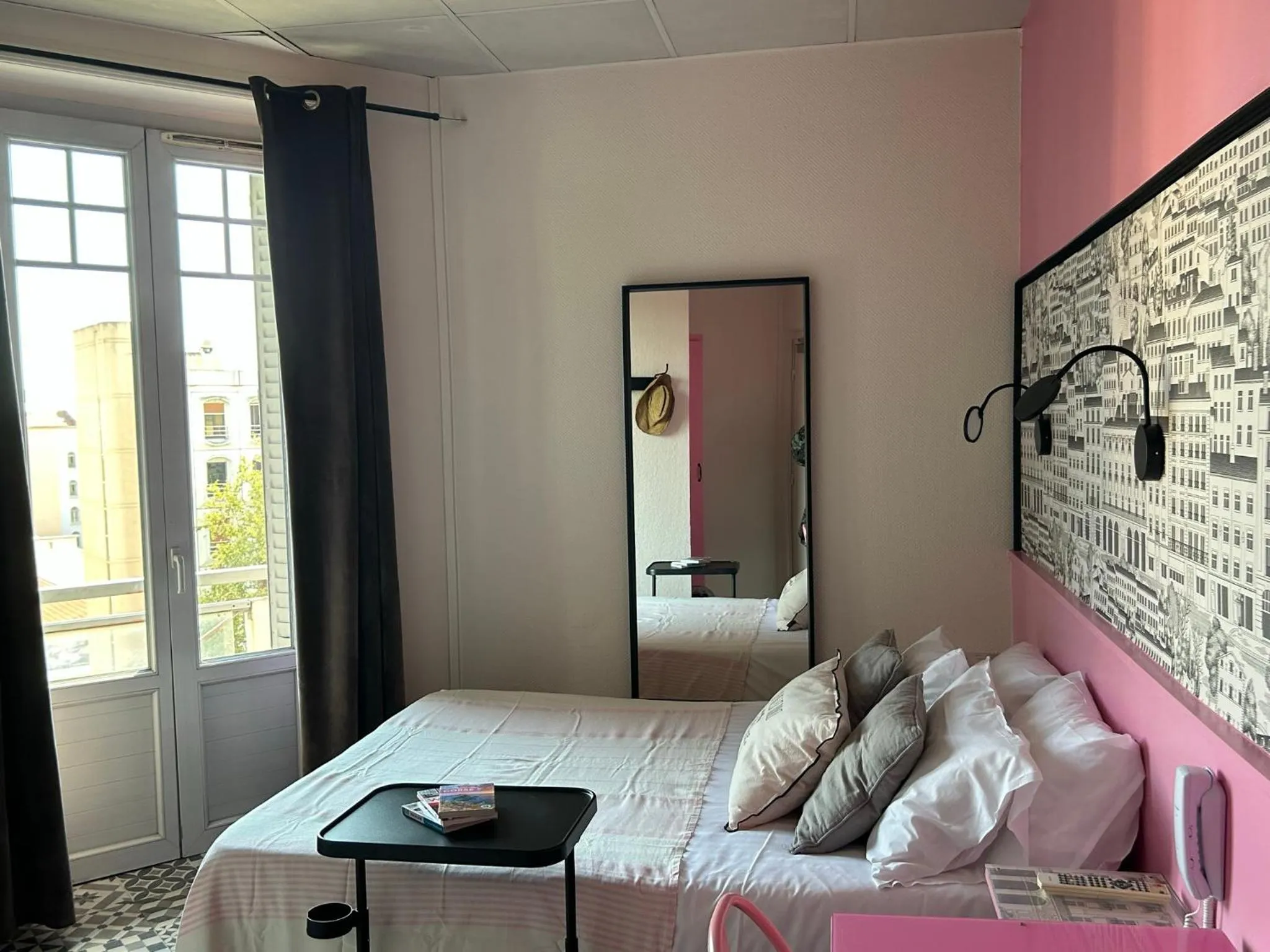 Bed in Hôtel de la Croix-Rousse