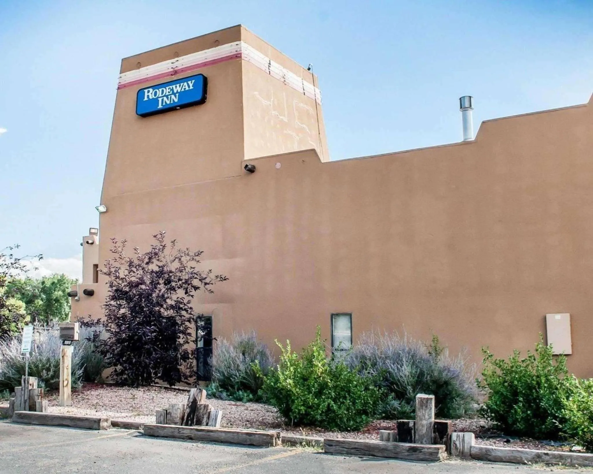 Property building in Rodeway Inn Espanola