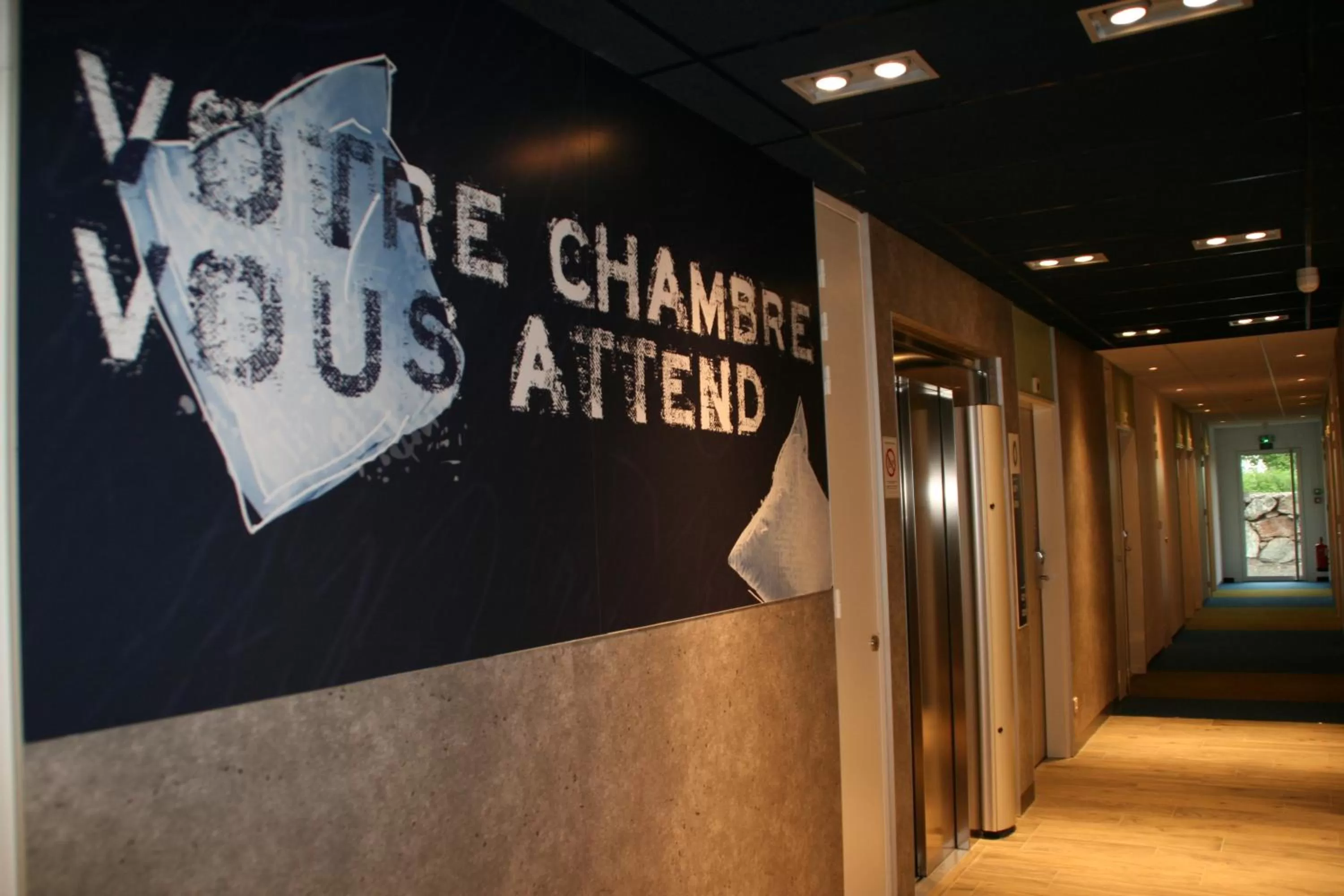 Decorative detail in ibis budget Saint Pourcain