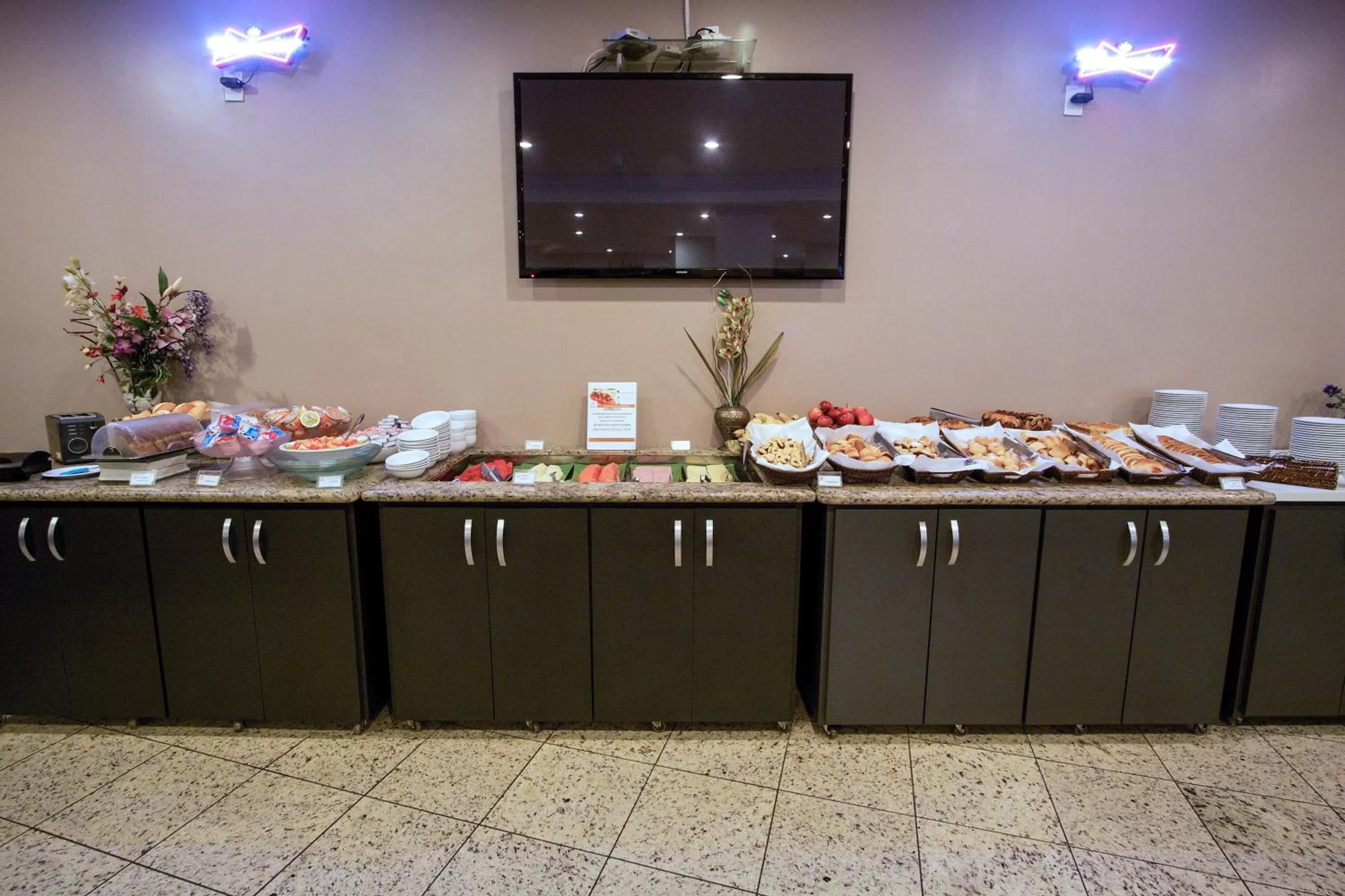 Buffet breakfast in Bristol Zaniboni Mogi Mirim