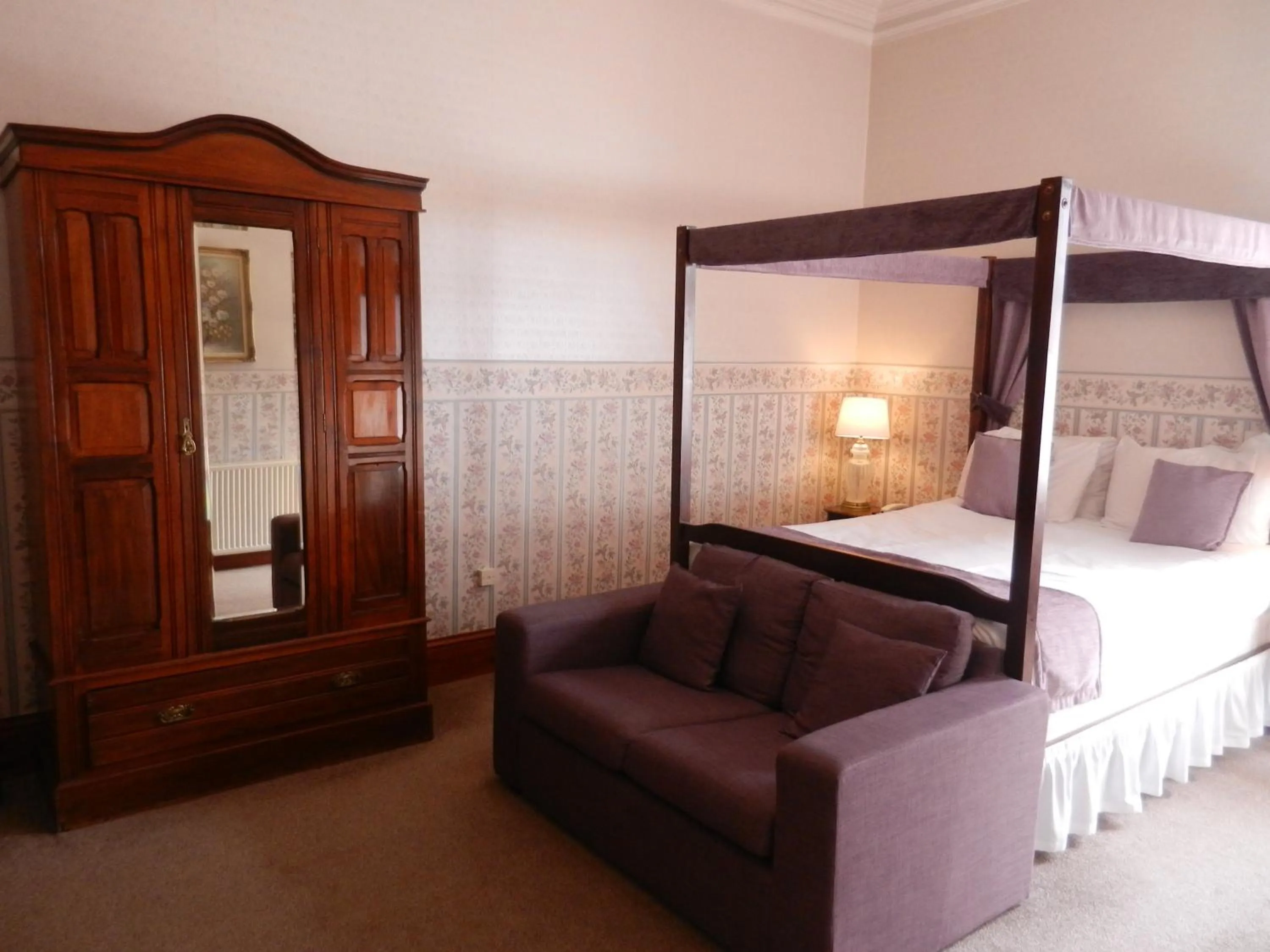 Bed in Mansfield Castle Hotel