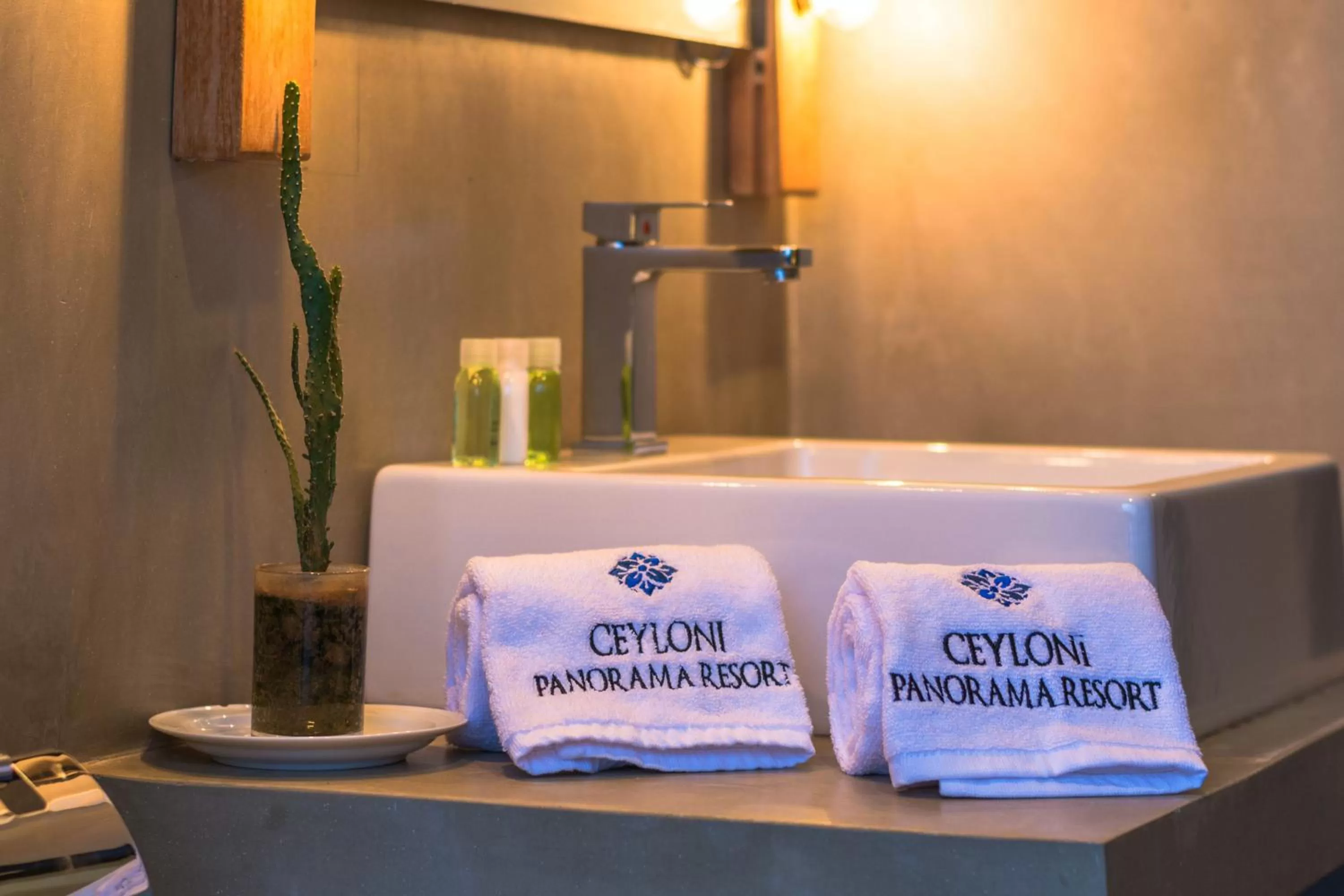 Shower in Ceyloni Panorama Resort