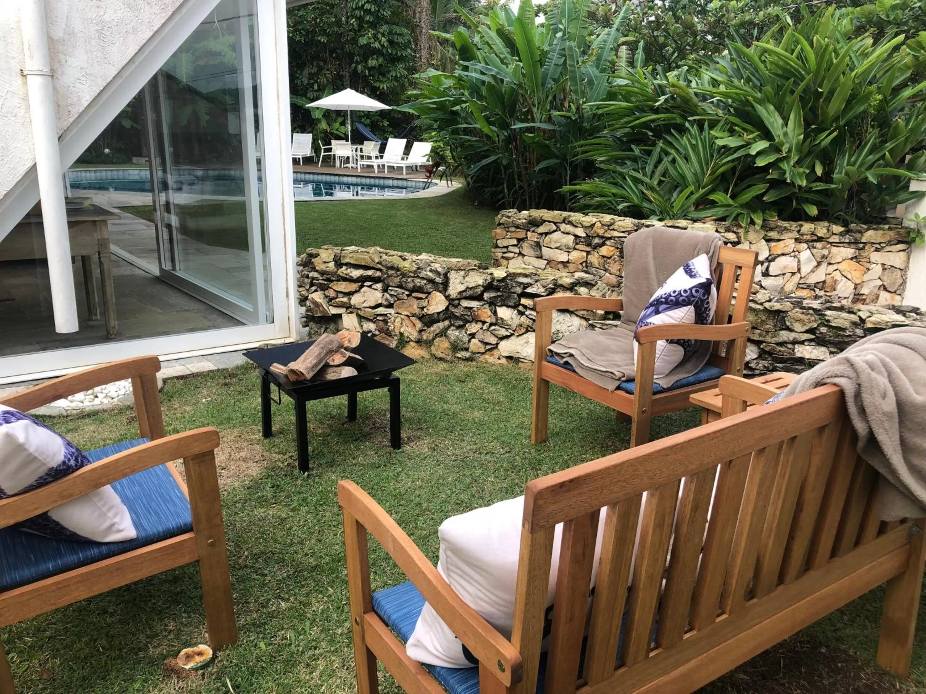 Garden view in Guest House Guarujá