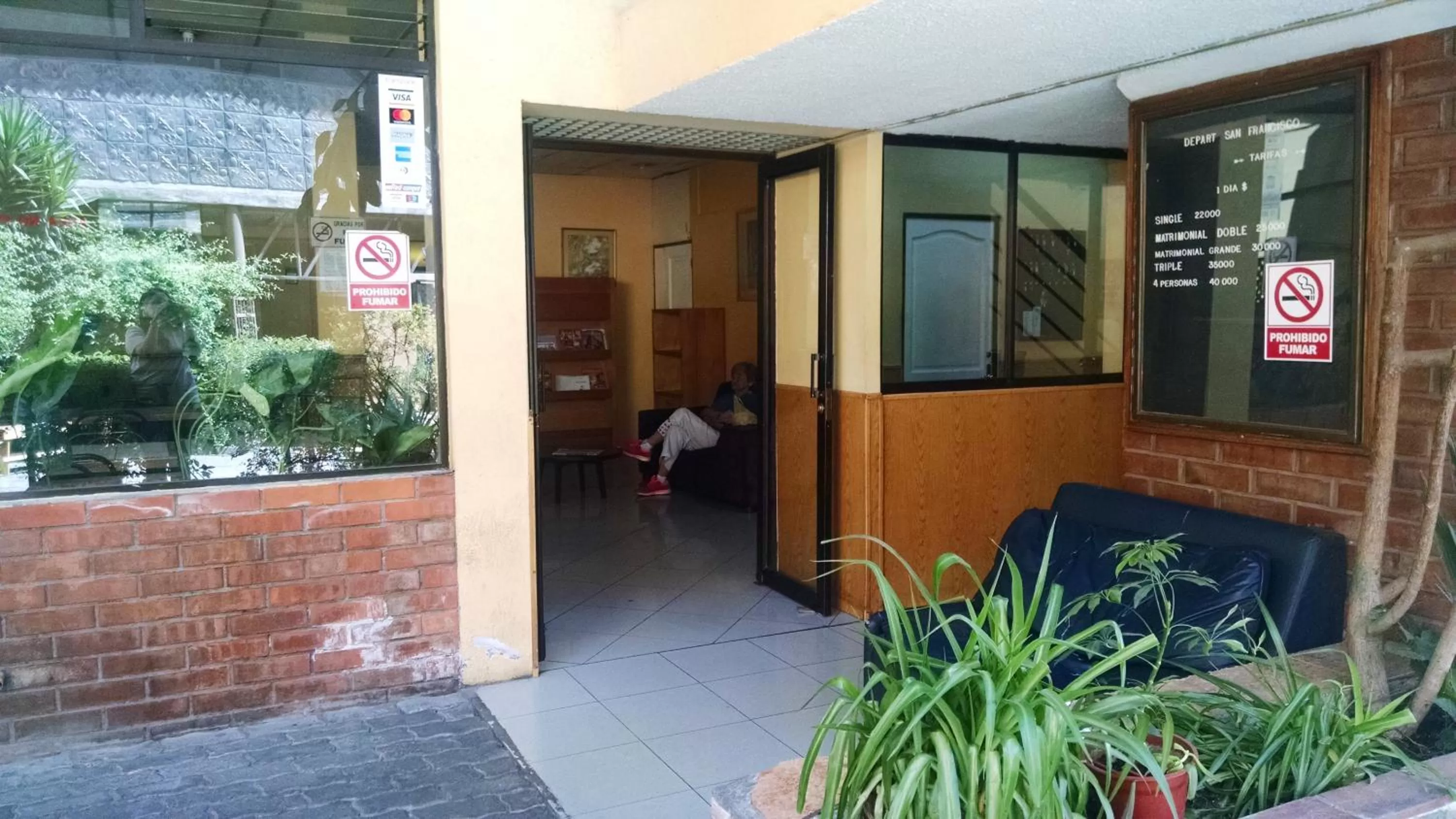 Facade/entrance in Aparthotel San Francisco