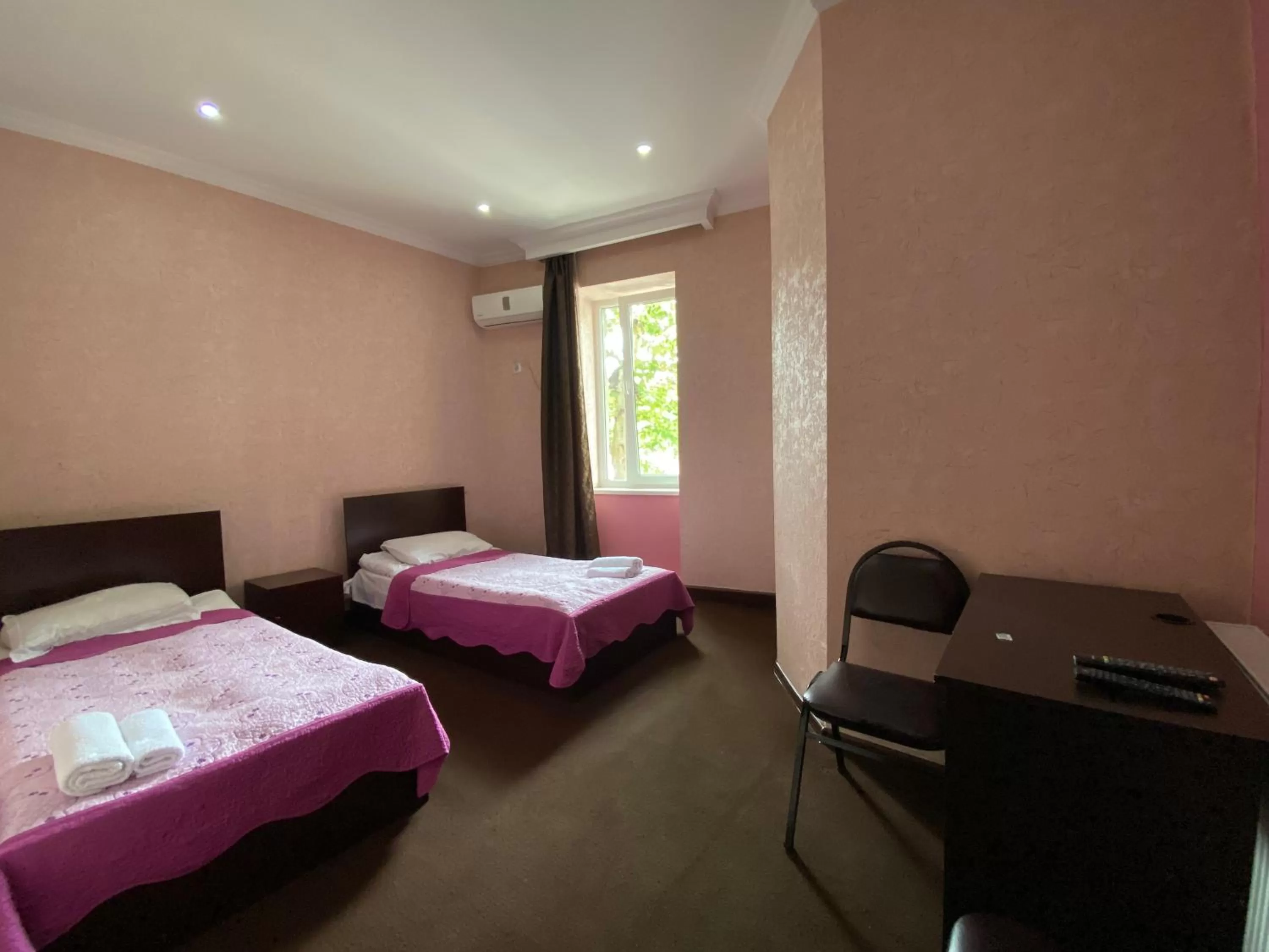 Bed in Hotel Shalimar