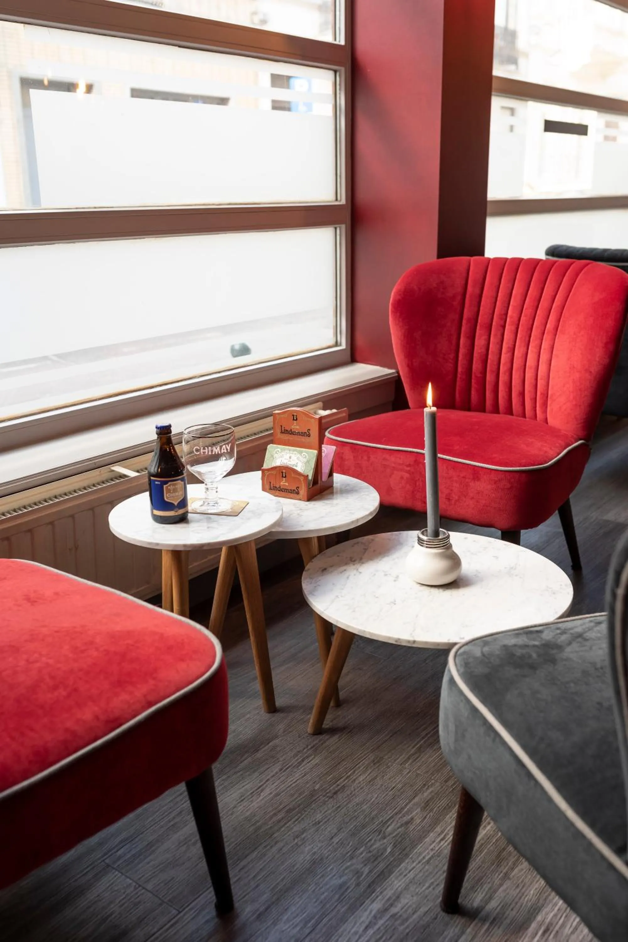 Lounge or bar in Beverly Hills Hotel