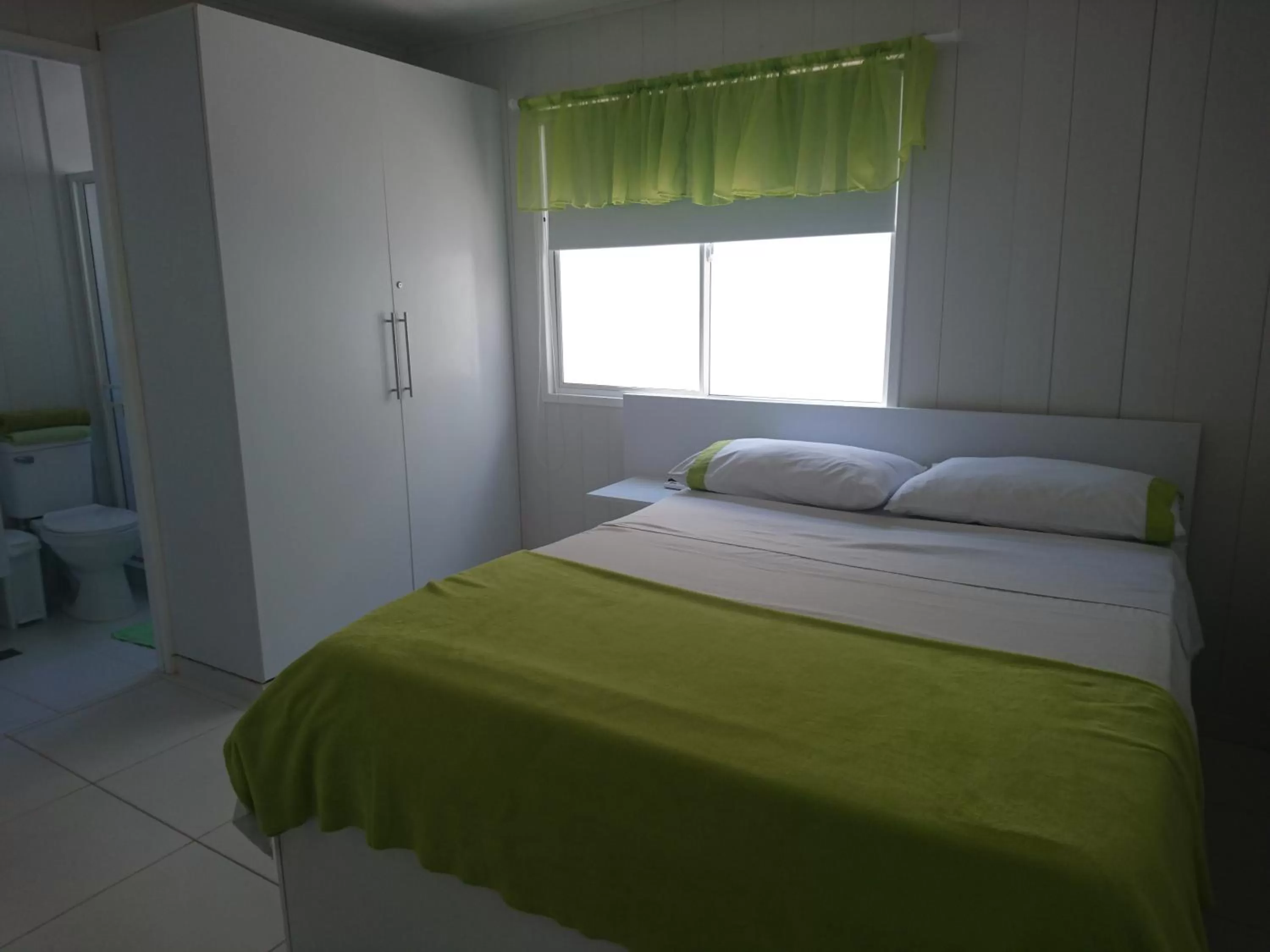 Photo of the whole room, Bed in Tropical Coral