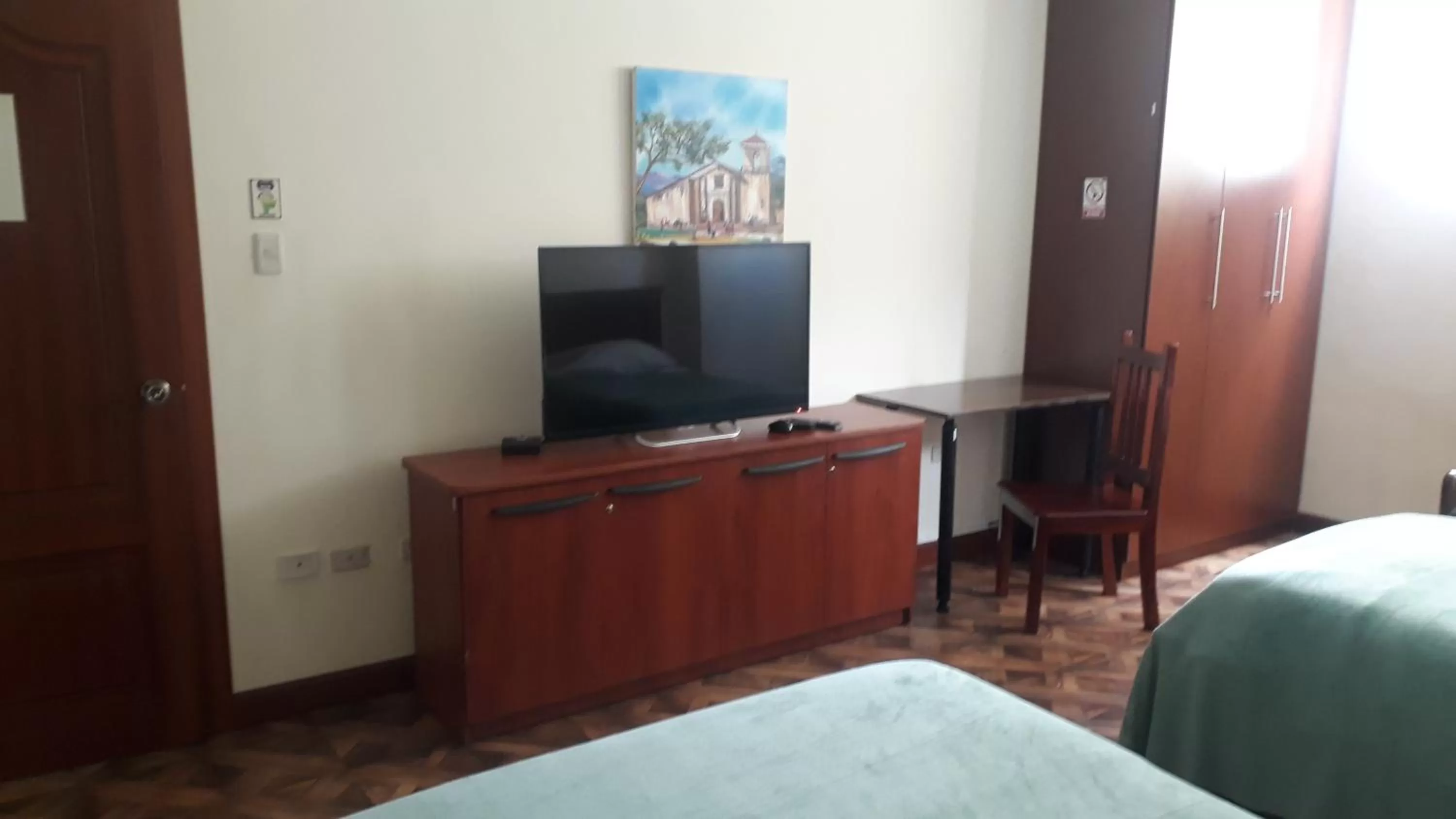 TV and multimedia, TV/Entertainment Center in El Cardenal Hotel