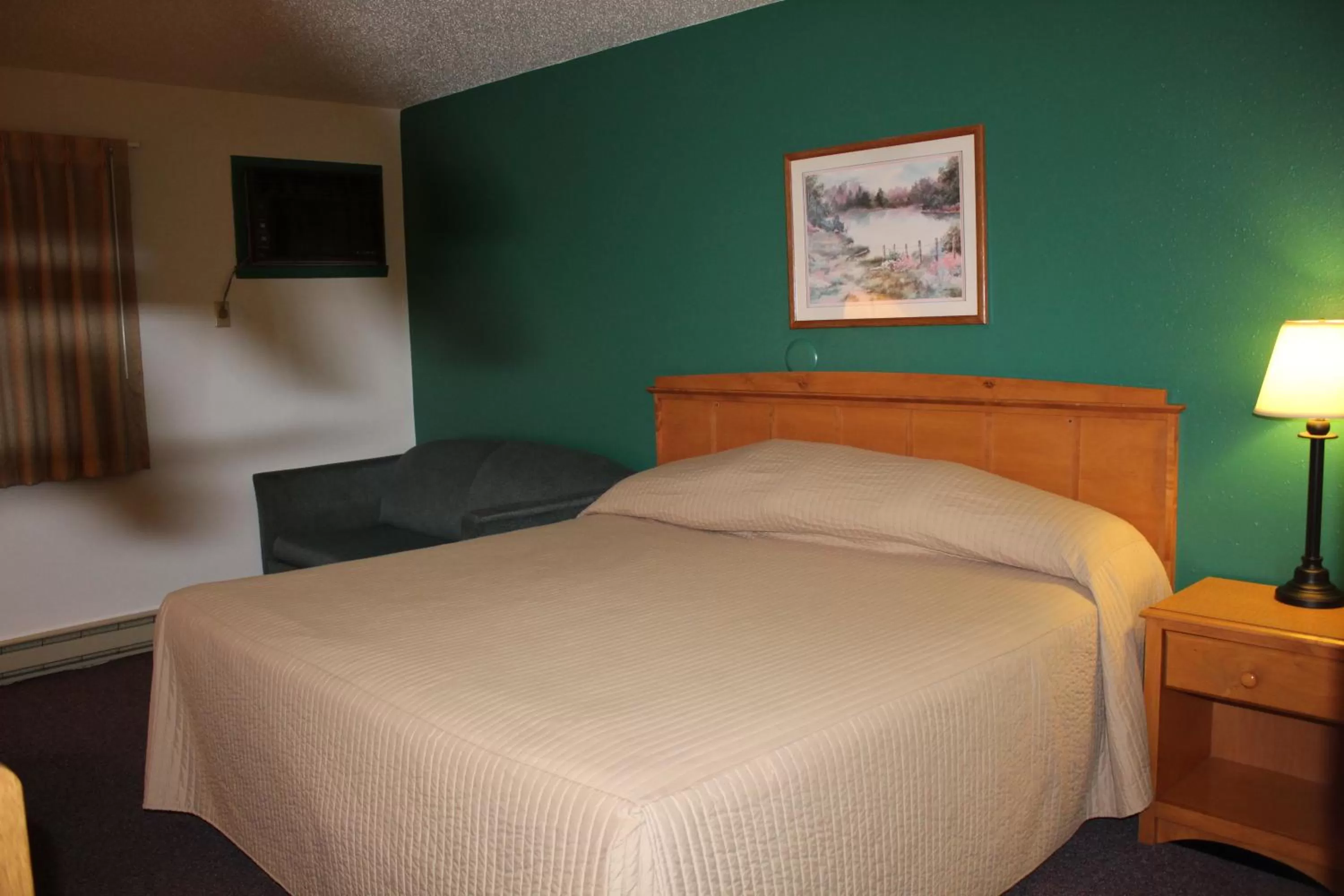 Bedroom, Bed in Rodeway Inn Gateway to Medora T-Roosevelt & Makoshika State Park
