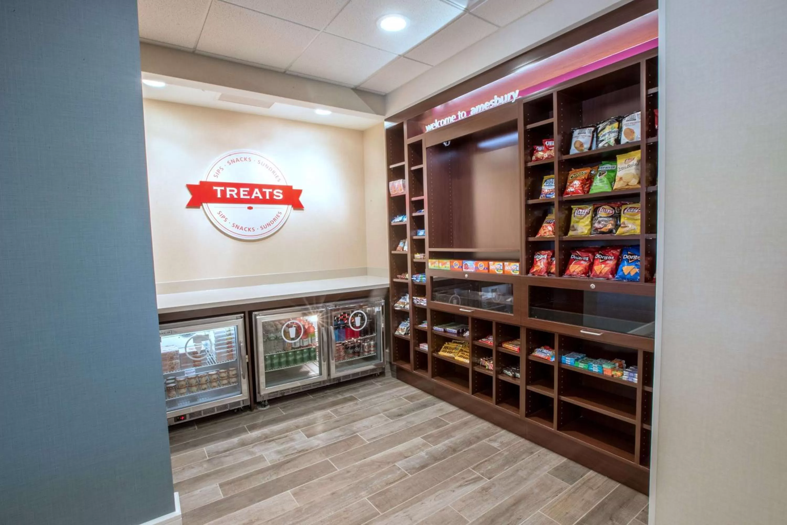 Restaurant/places to eat in Hampton Inn by Hilton Amesbury, MA