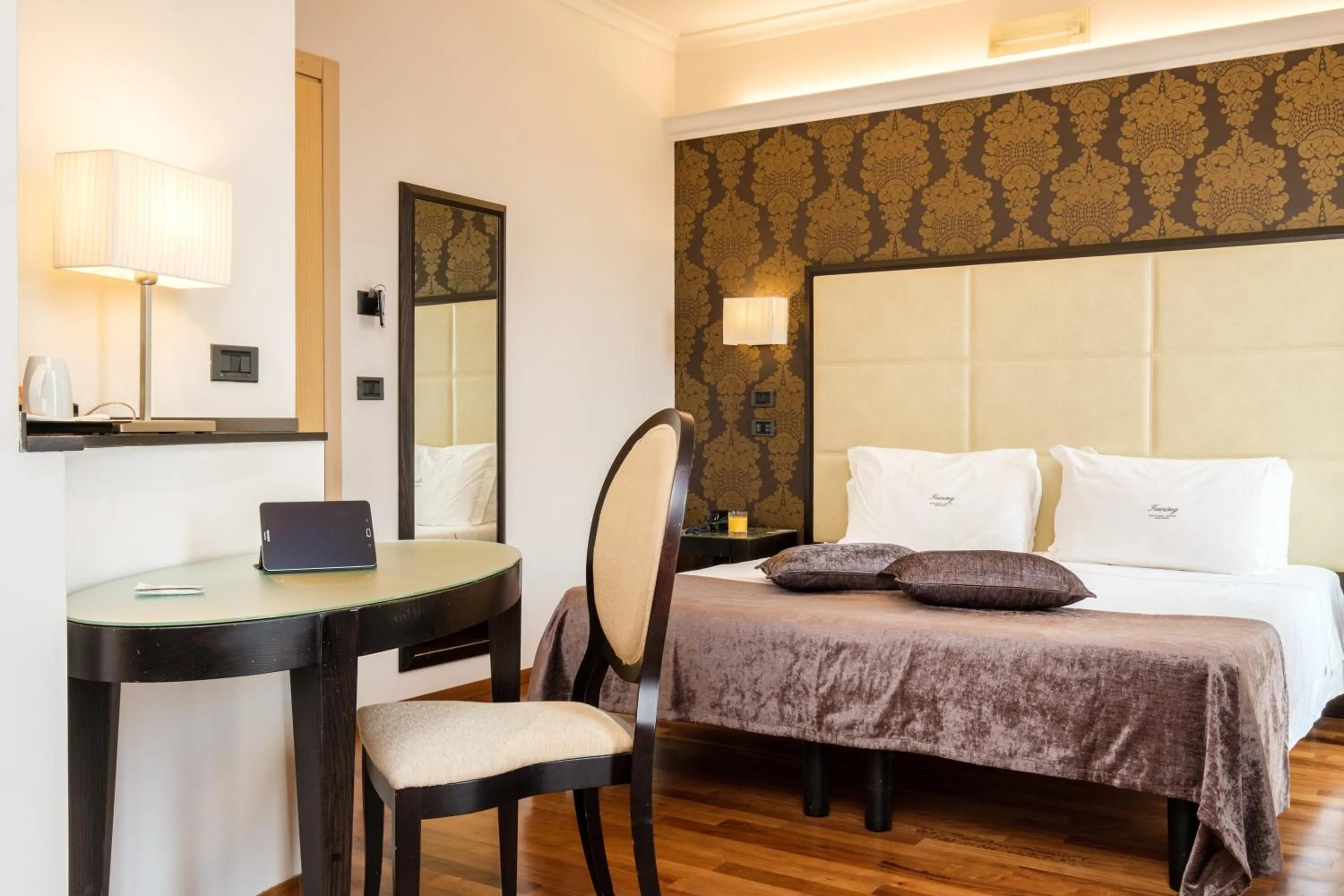 Bedroom, Bed in Hotel Touring