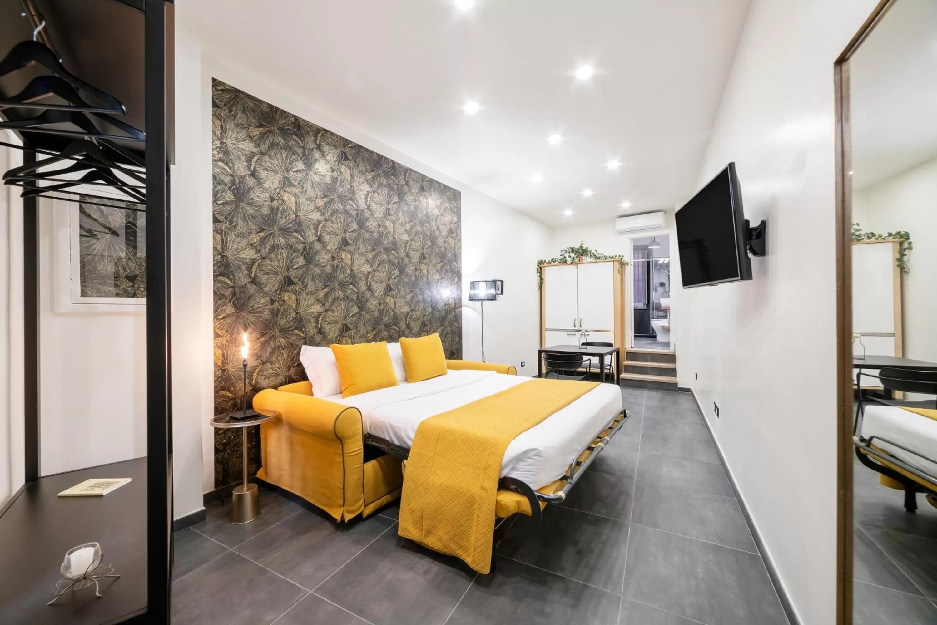 Photo of the whole room in BMGA l ViaPaola43 Palace