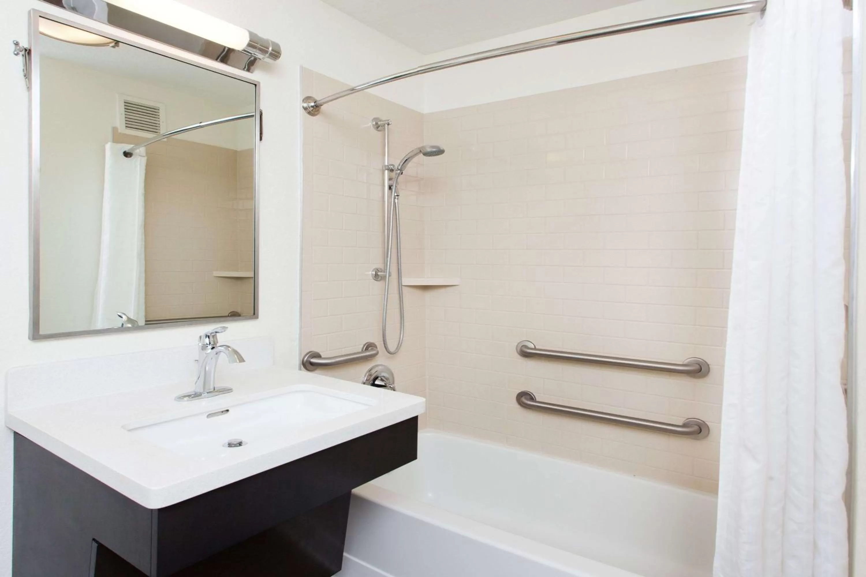 Bathroom in Sonesta Simply Suites Dallas Las Colinas