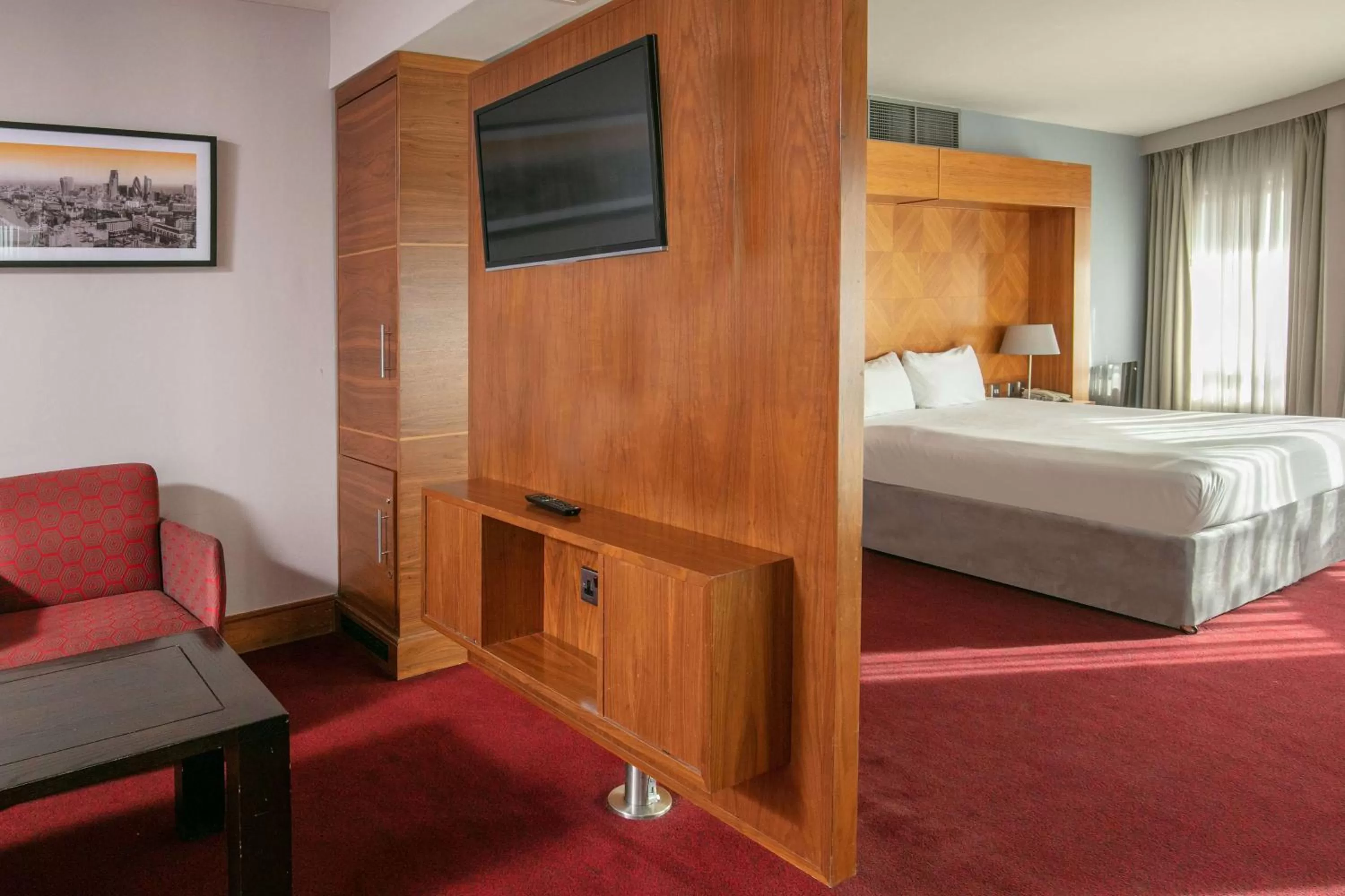 Bedroom, Bed in The Crown London, WorldHotels Distinctive