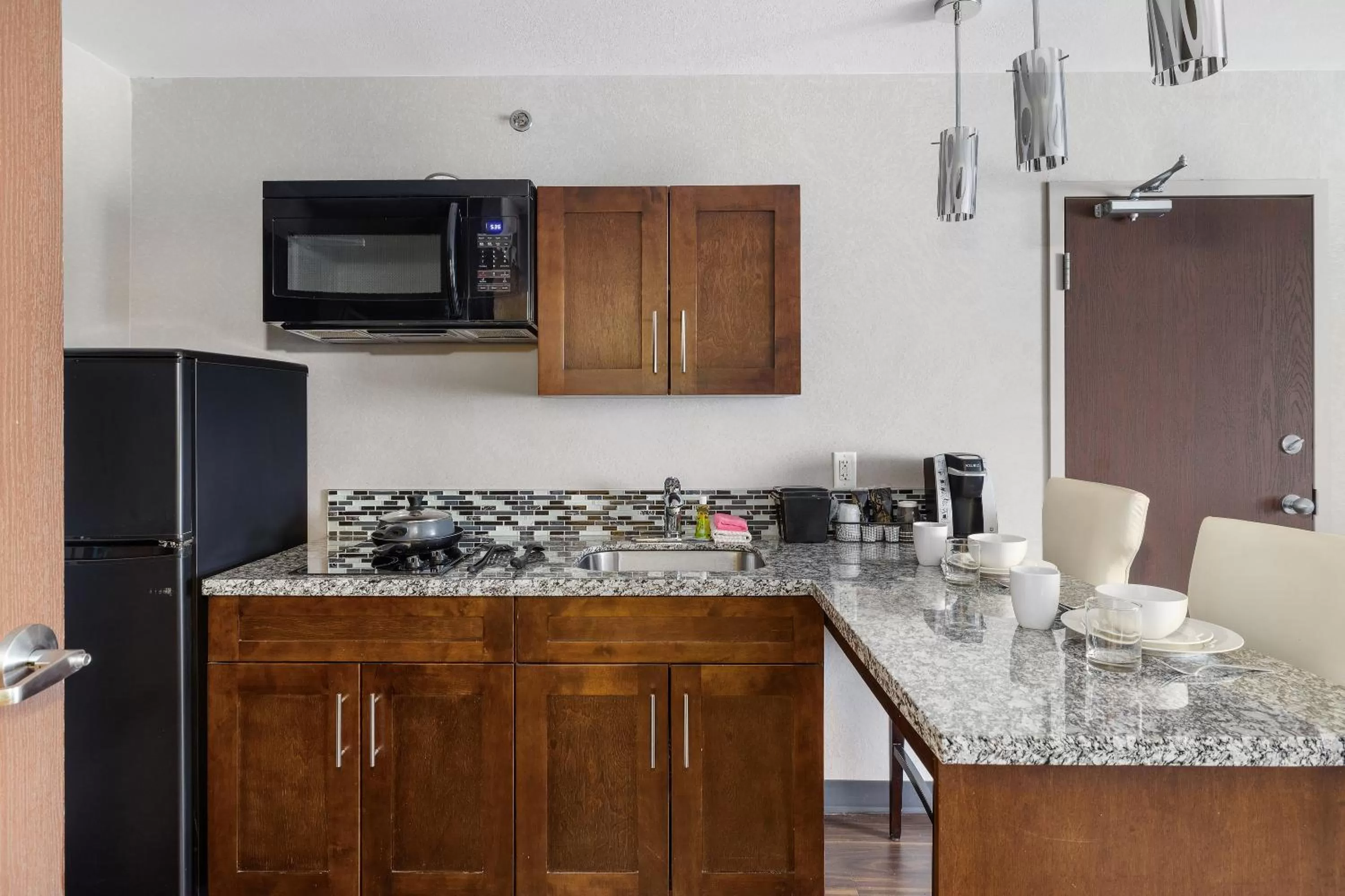 Kitchen or kitchenette in Home Inn & Suites Yorkton