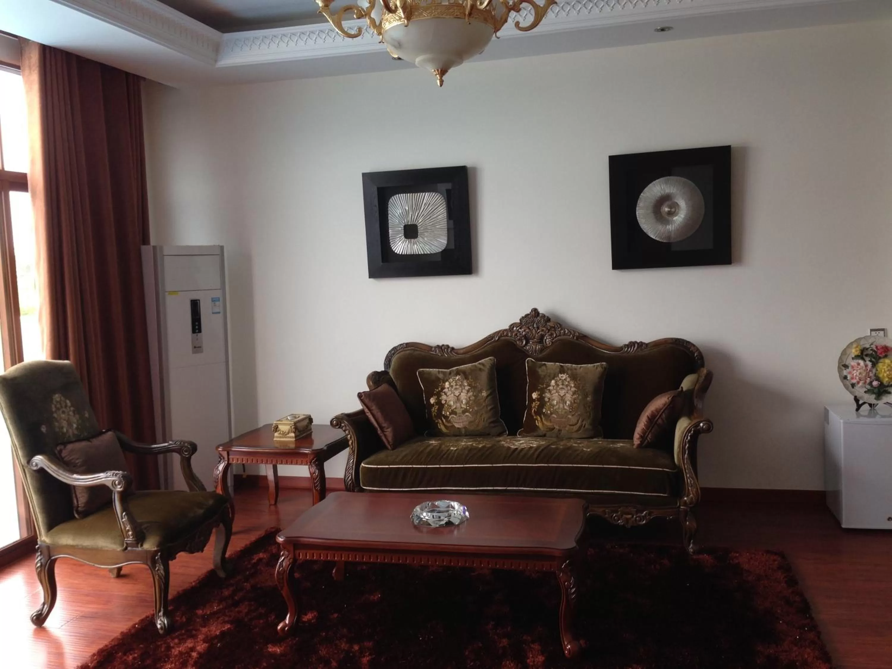 Living room in Victoria Beach Hotel