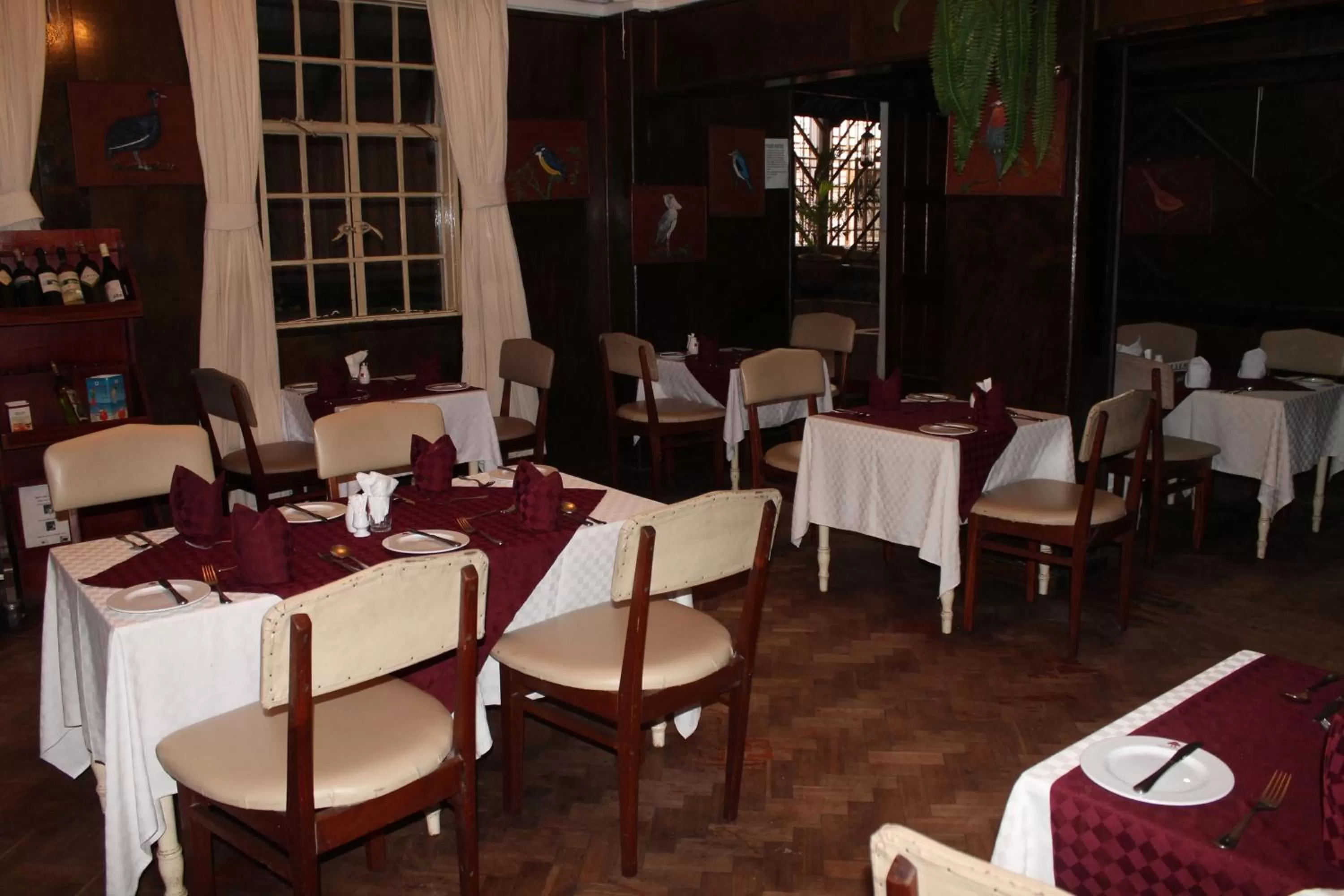 Restaurant/places to eat in The Oakwood Hotel