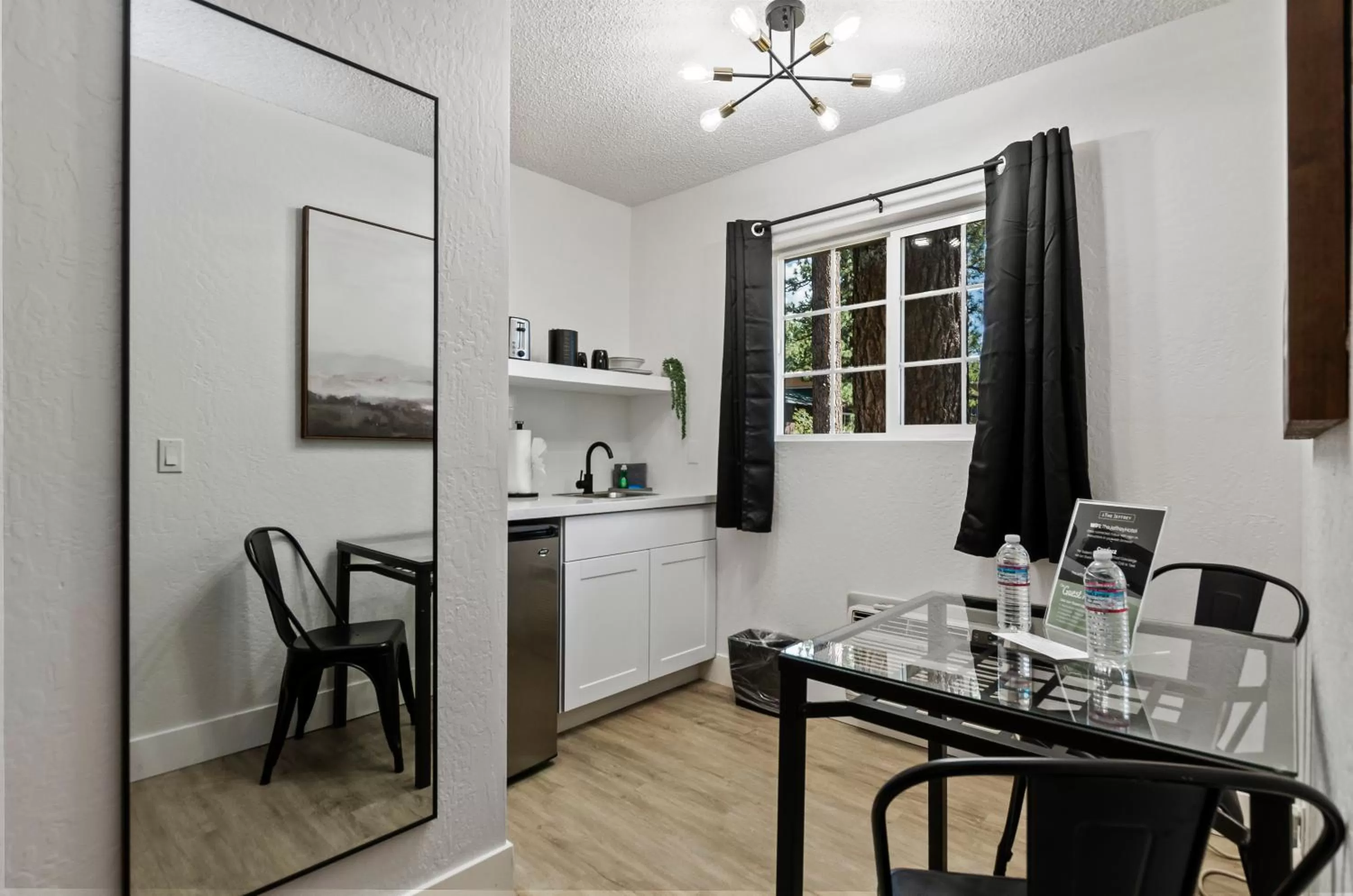 Kitchen or kitchenette in The Jeffrey Hotel