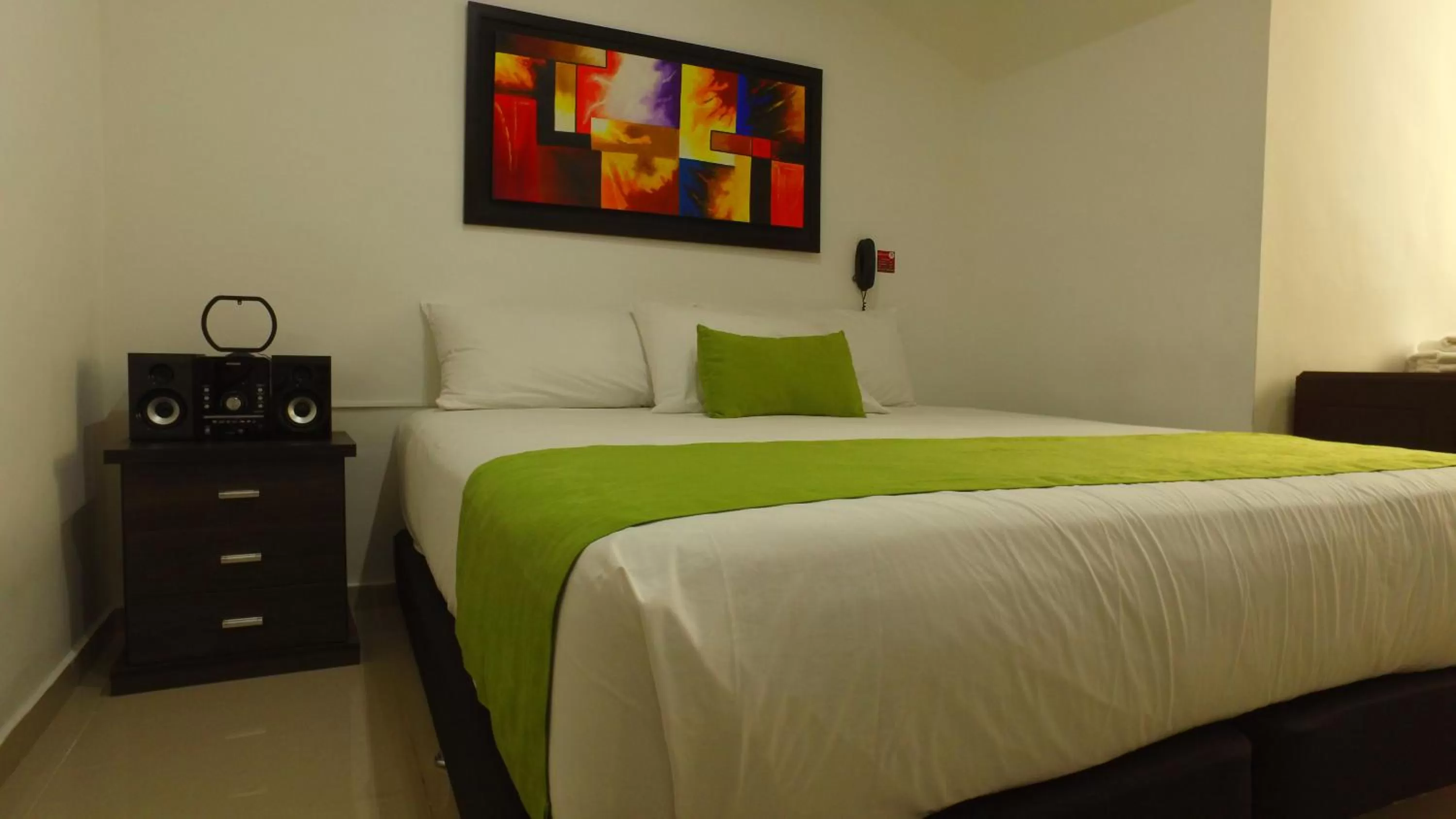 Bedroom, Bed in Hotel Cafe Plaza