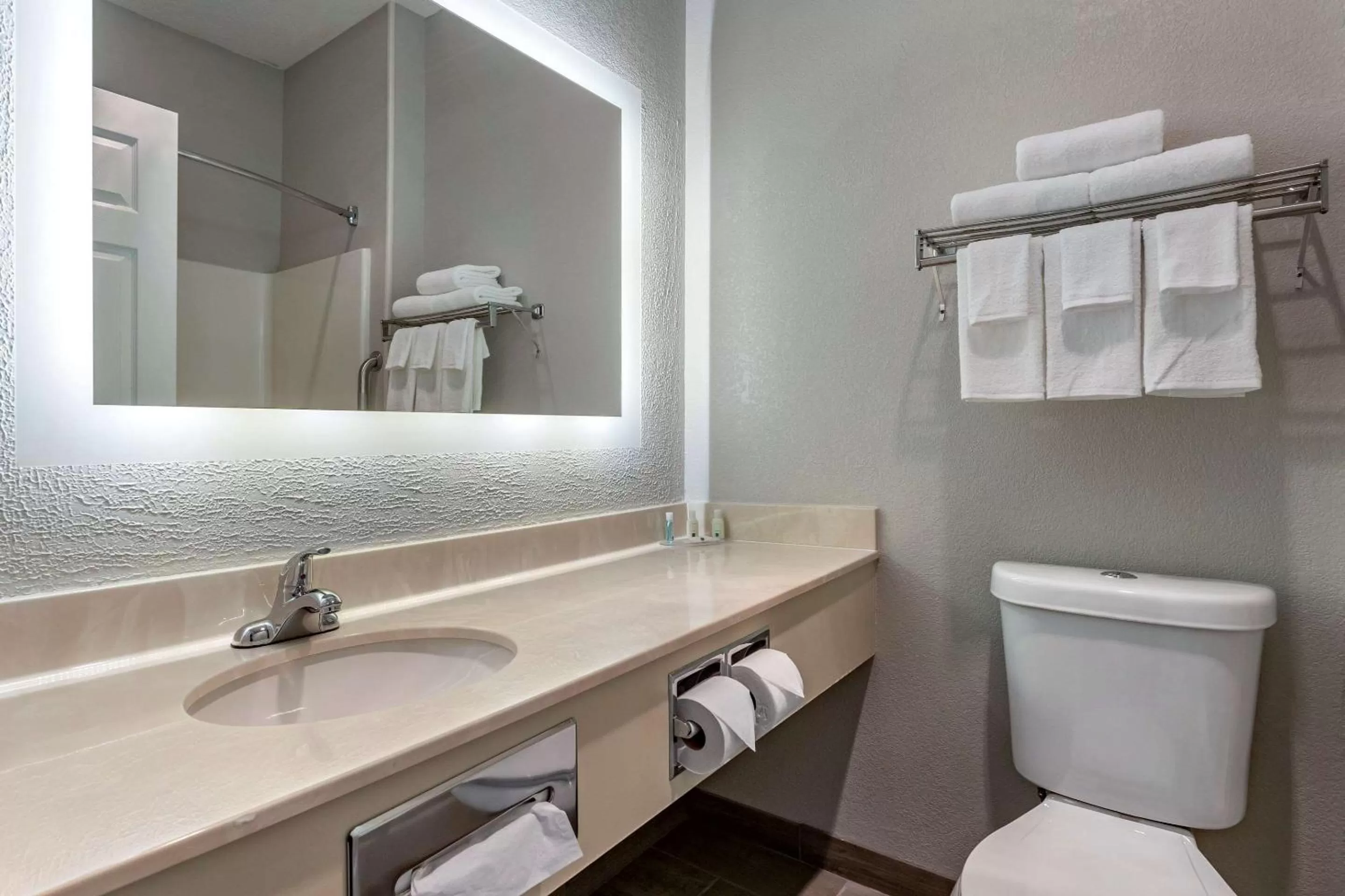 Bathroom in Quality Inn Kirksville