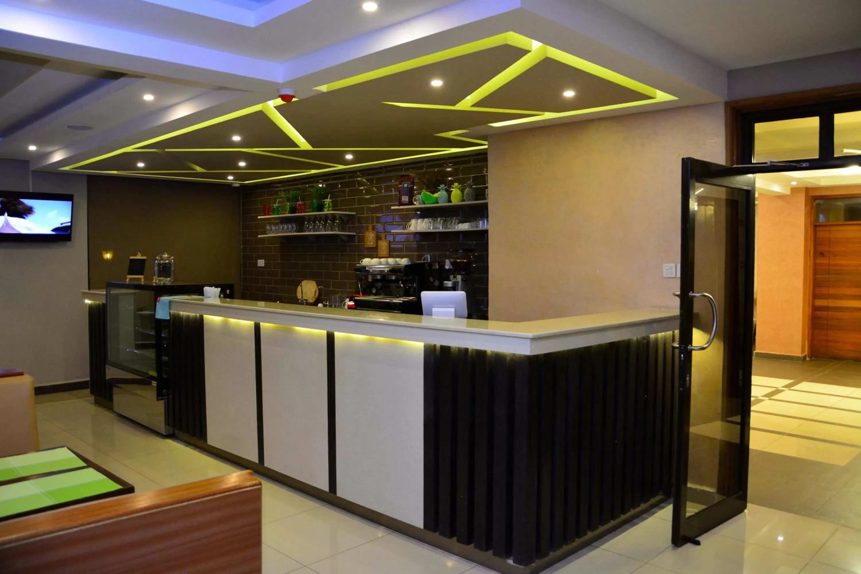 Restaurant/places to eat in Razana Hotel