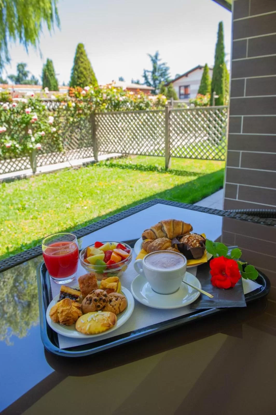 Patio in Best Western Plus Hotel Modena Resort