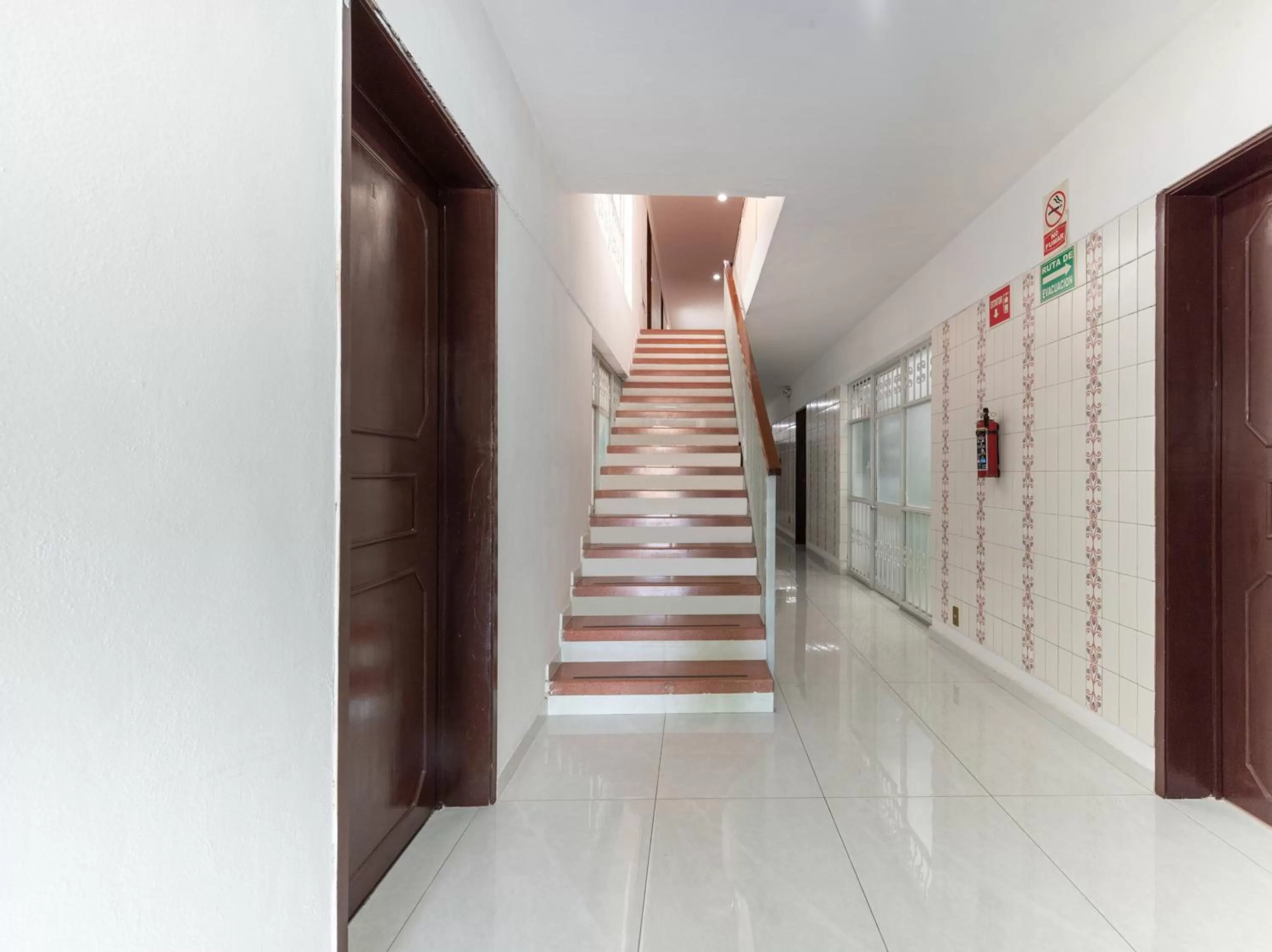 Lobby or reception in Suites Internacional