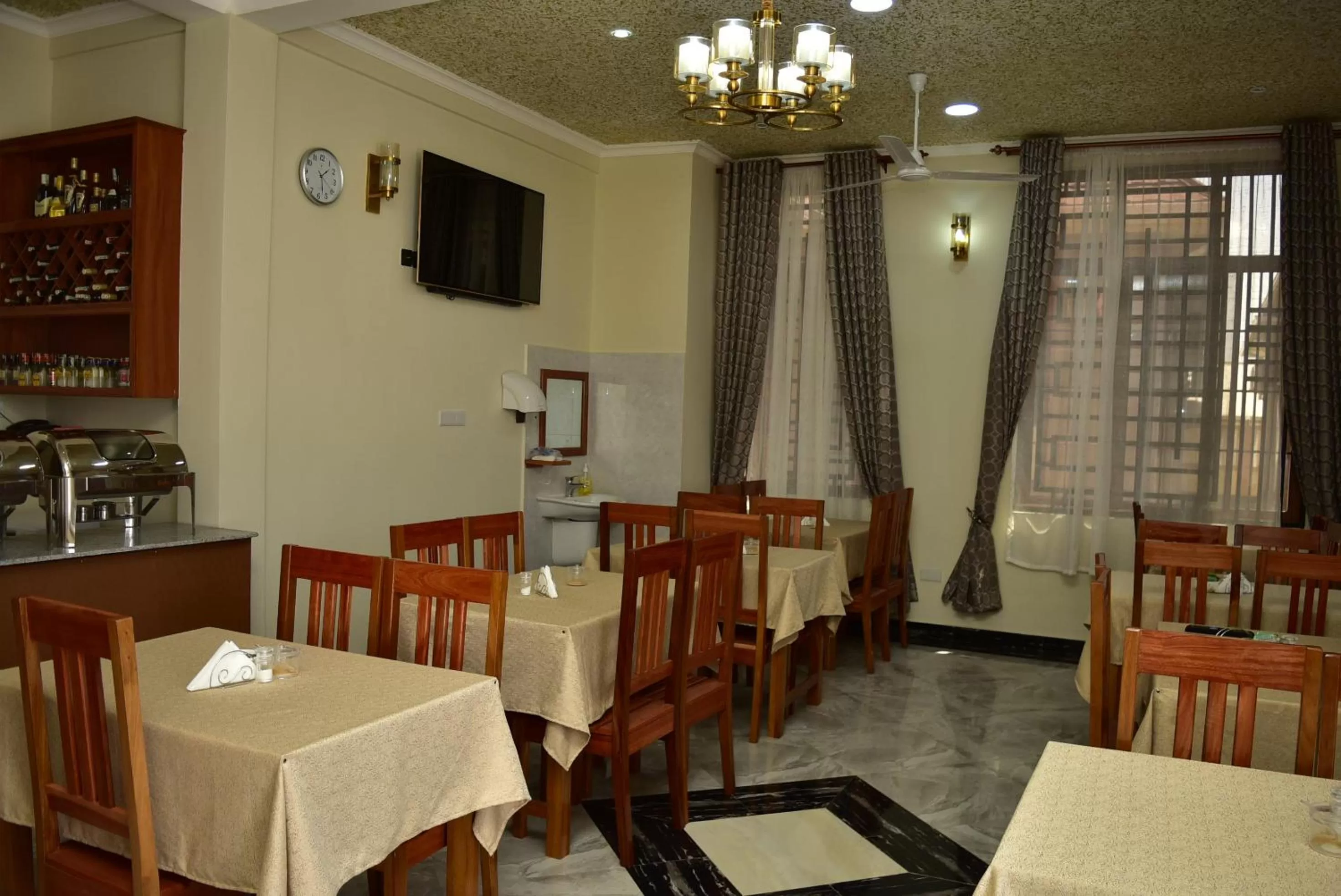 Restaurant/Places to Eat in Hancol Hotel