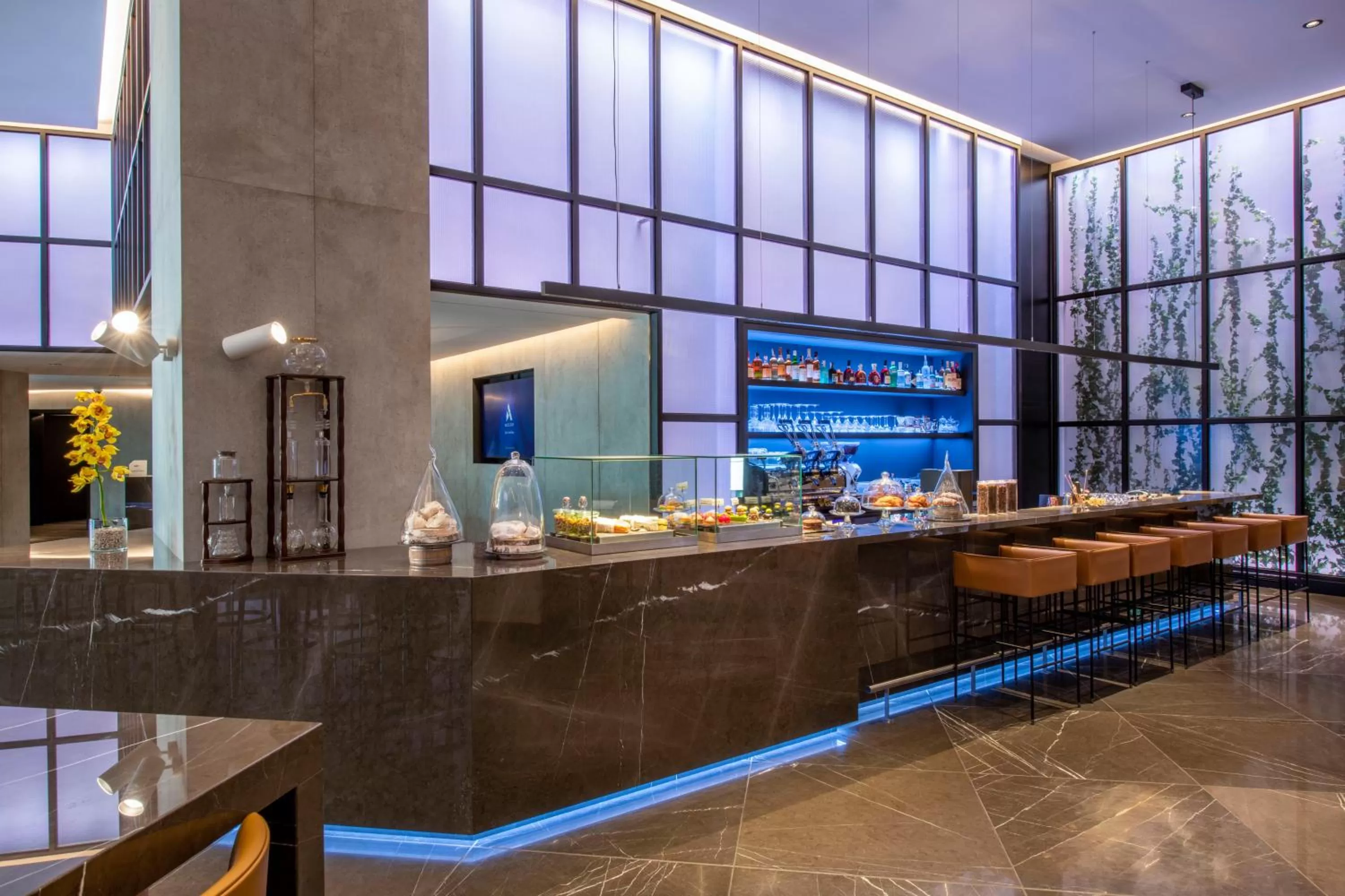 Lounge or bar in Pullman Tbilisi Axis Towers