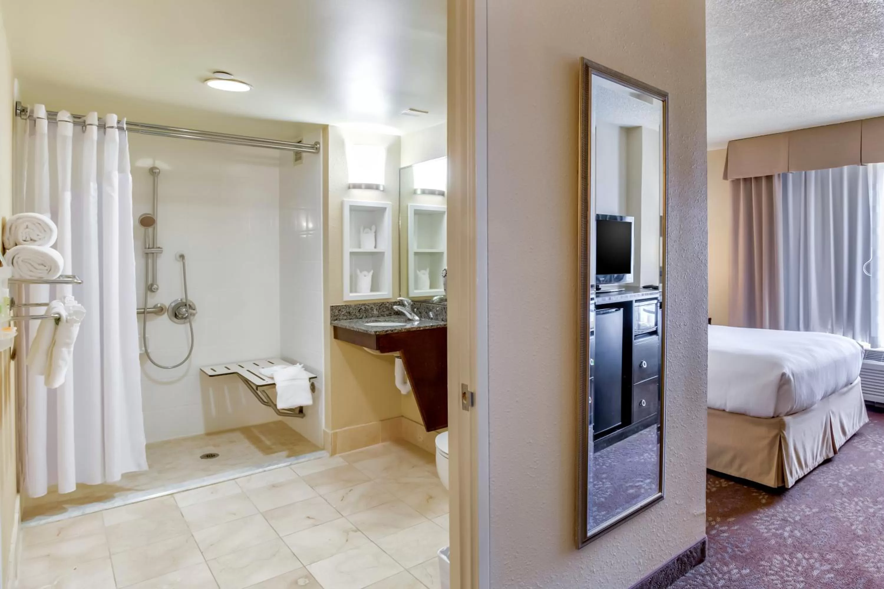Bathroom, Bed in Holiday Inn Indianapolis North-Carmel by IHG