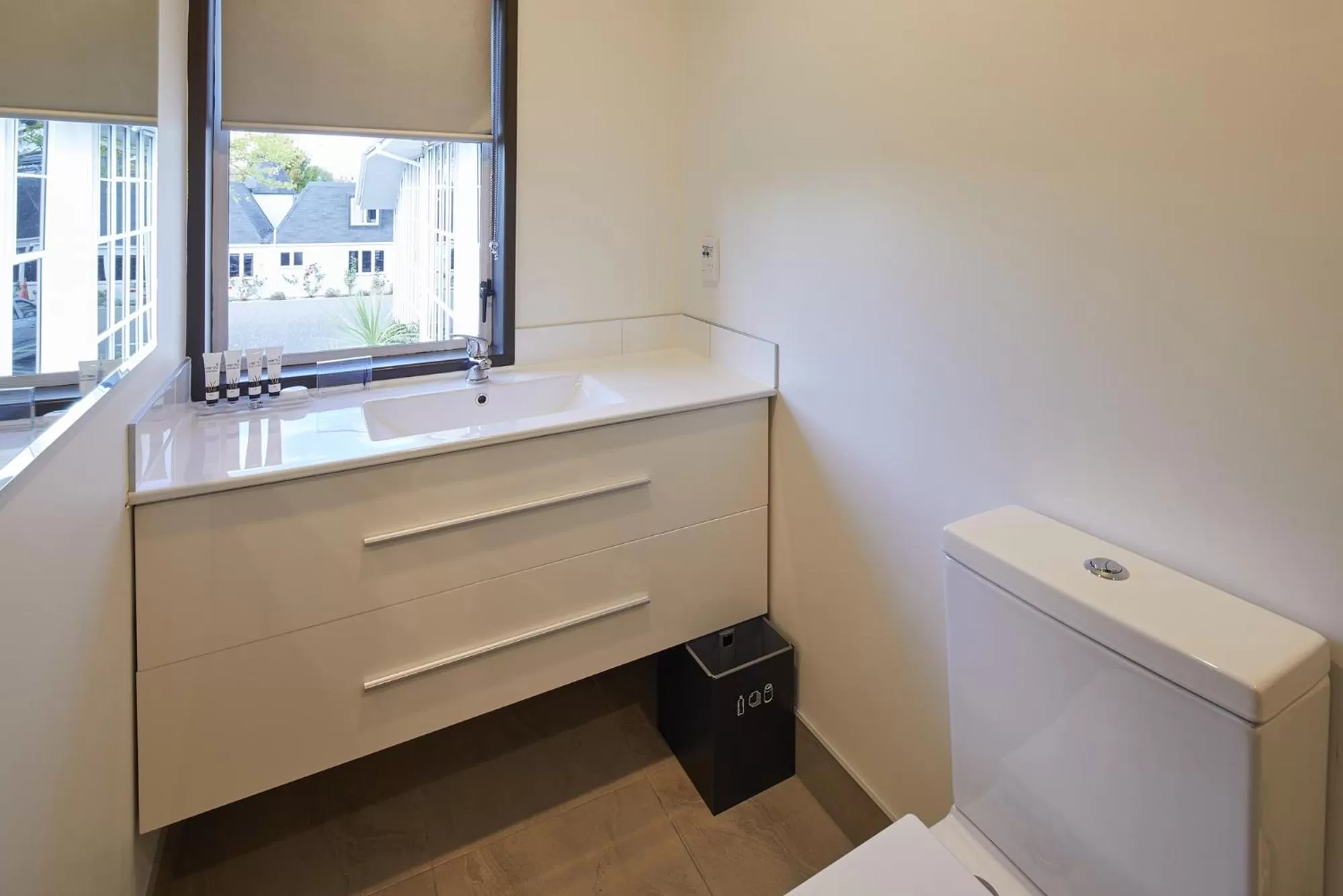 Bathroom in Pavilions Hotel