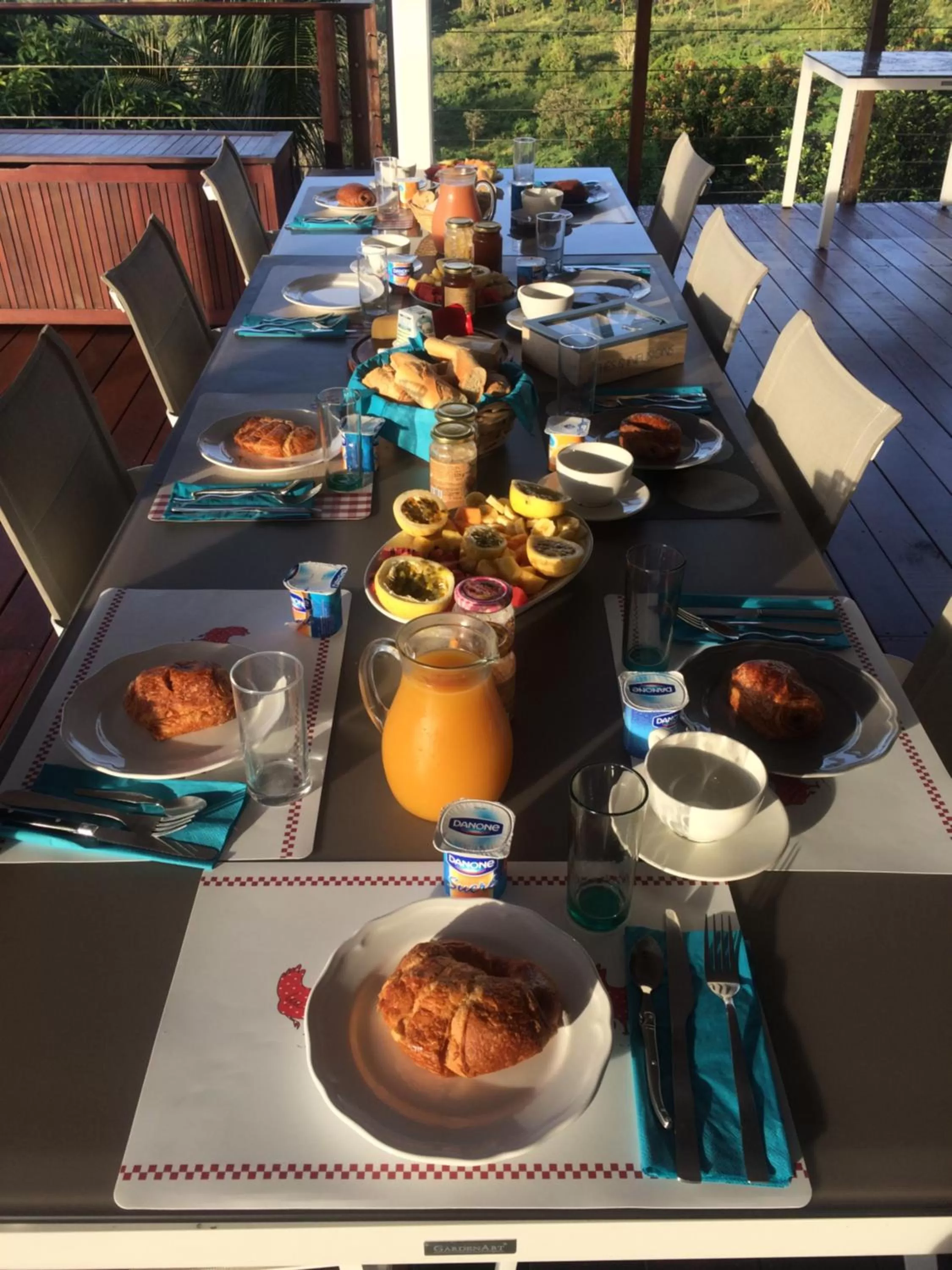 Continental breakfast in Villa Cajou (Chambre d'hôtes chez l'habitant)
