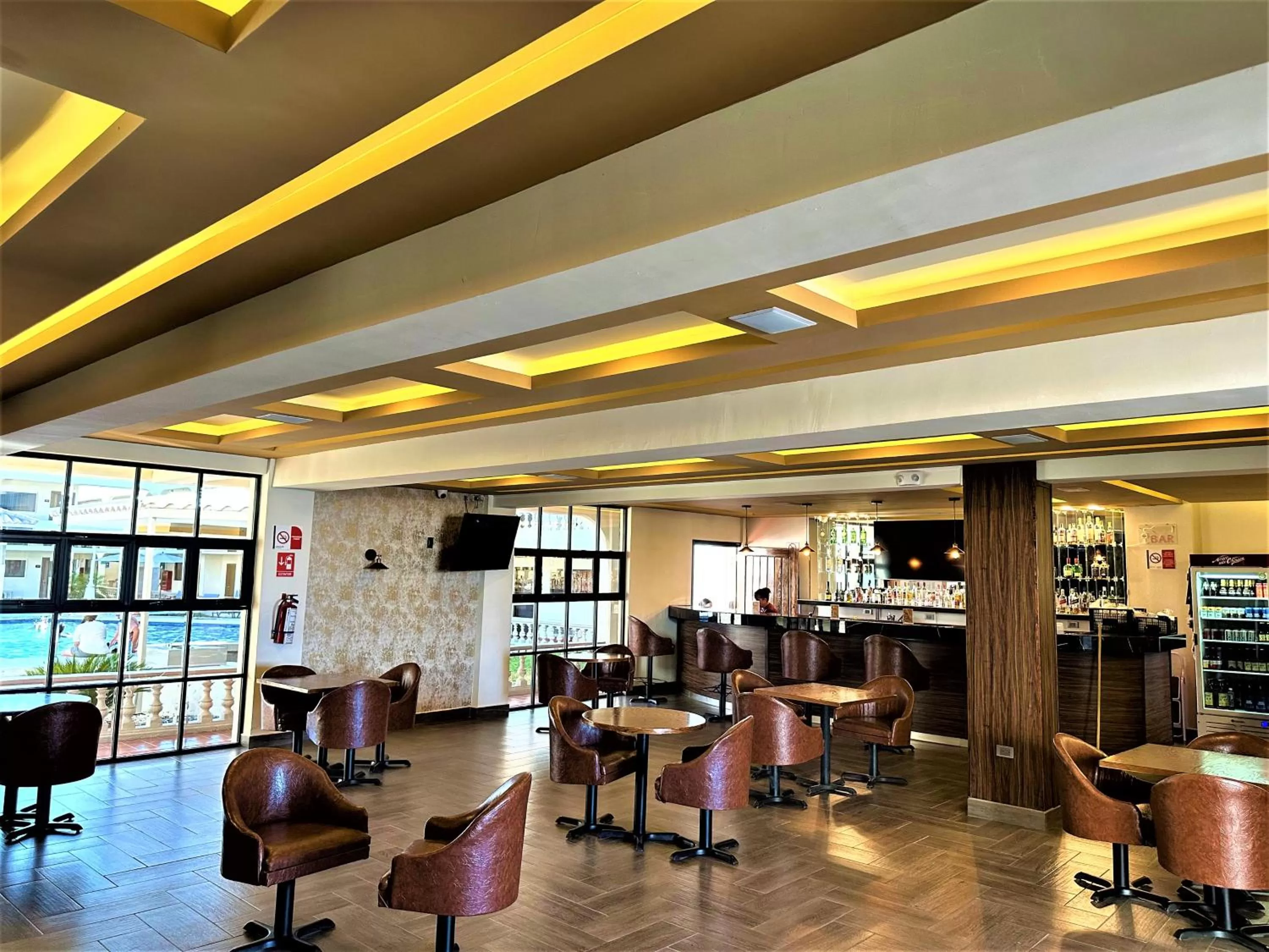 Lounge or bar in KAVIA MEOQUI HOTEL & SUITES