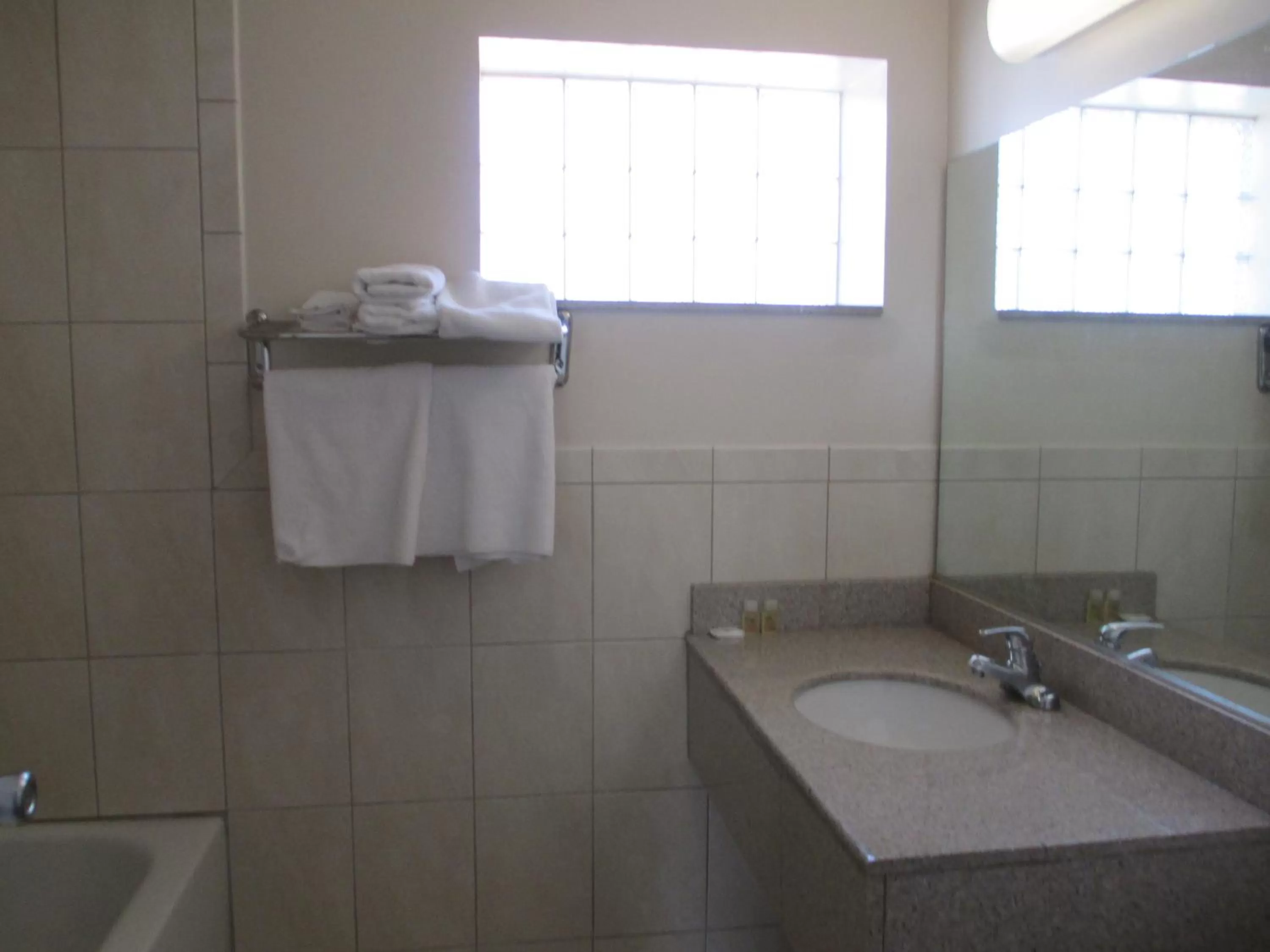 Bathroom in Regal Inn Chicago O'Hare - Franklin Park