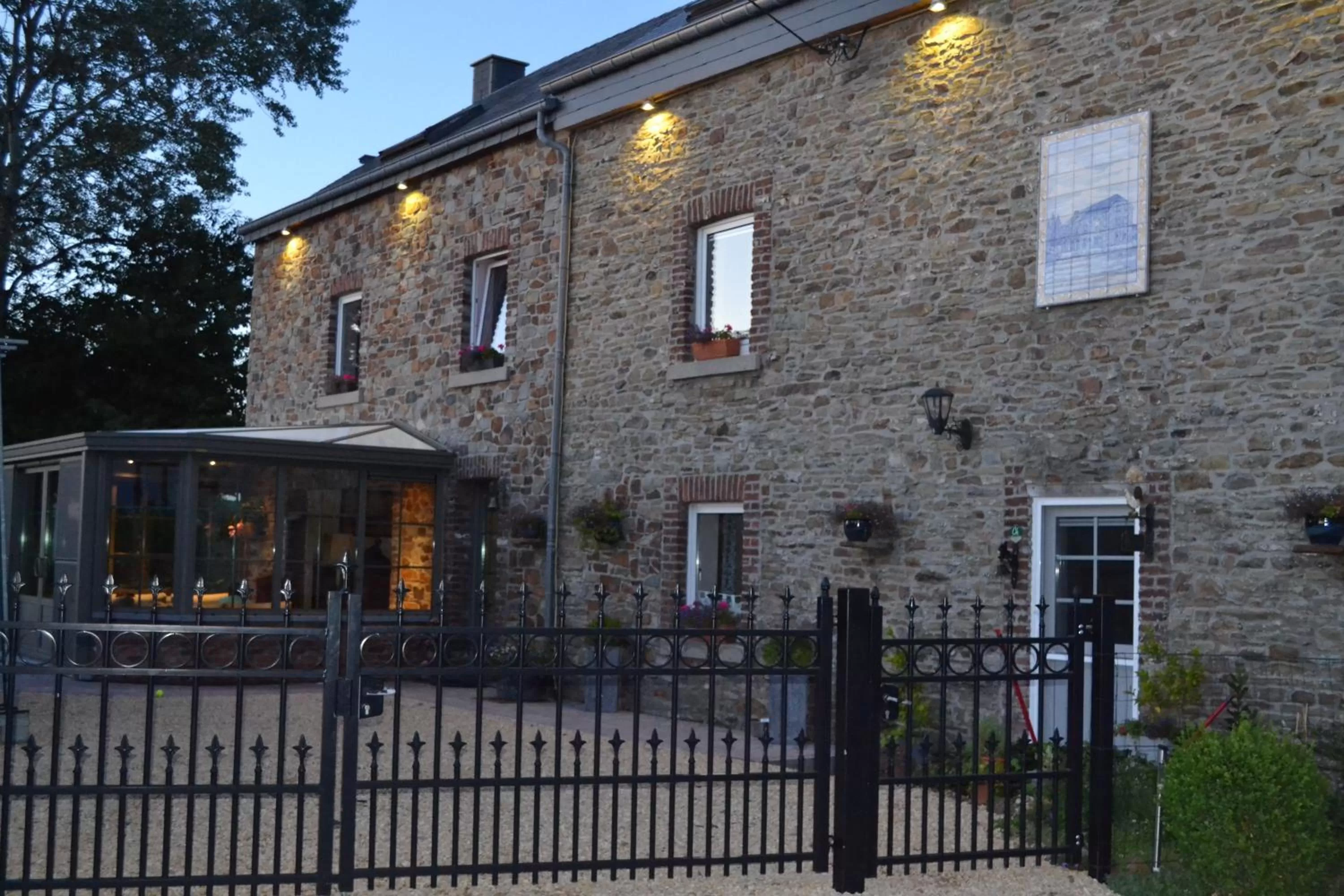 Facade/Entrance in B&B La Niouche