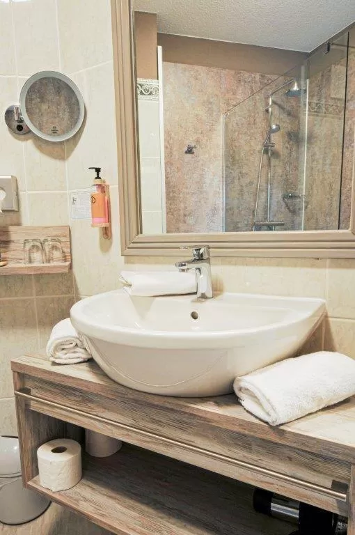 Bathroom in Hotel Grasberger Hof GmbH