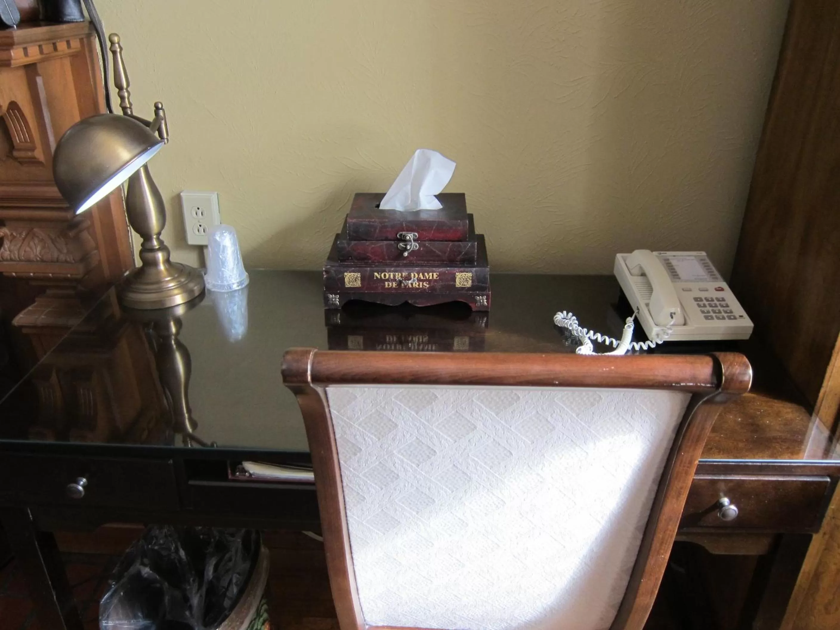 Seating area in McGee's Inn