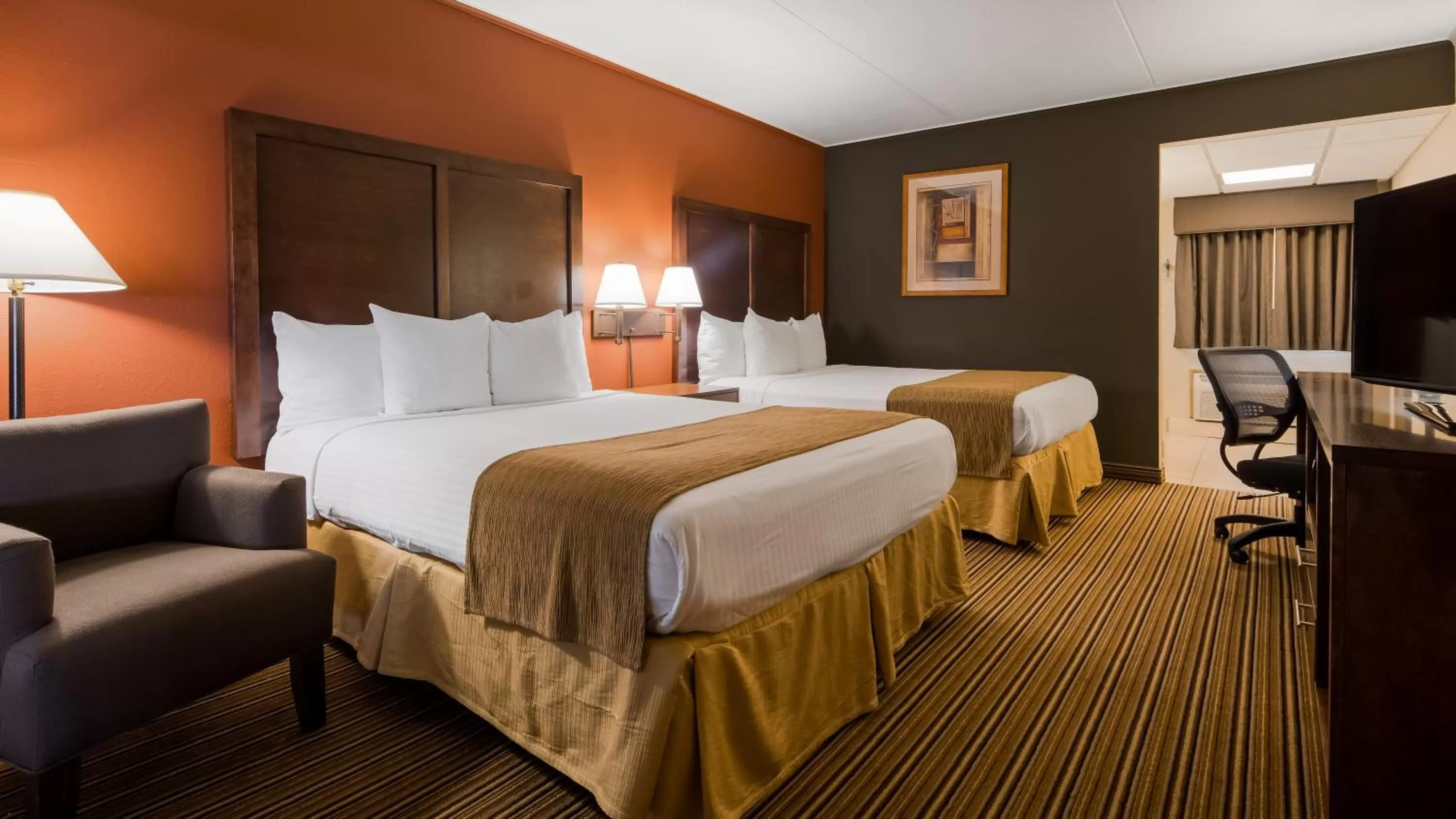 Photo of the whole room, Bed in Crossroads Hotel & Event Center