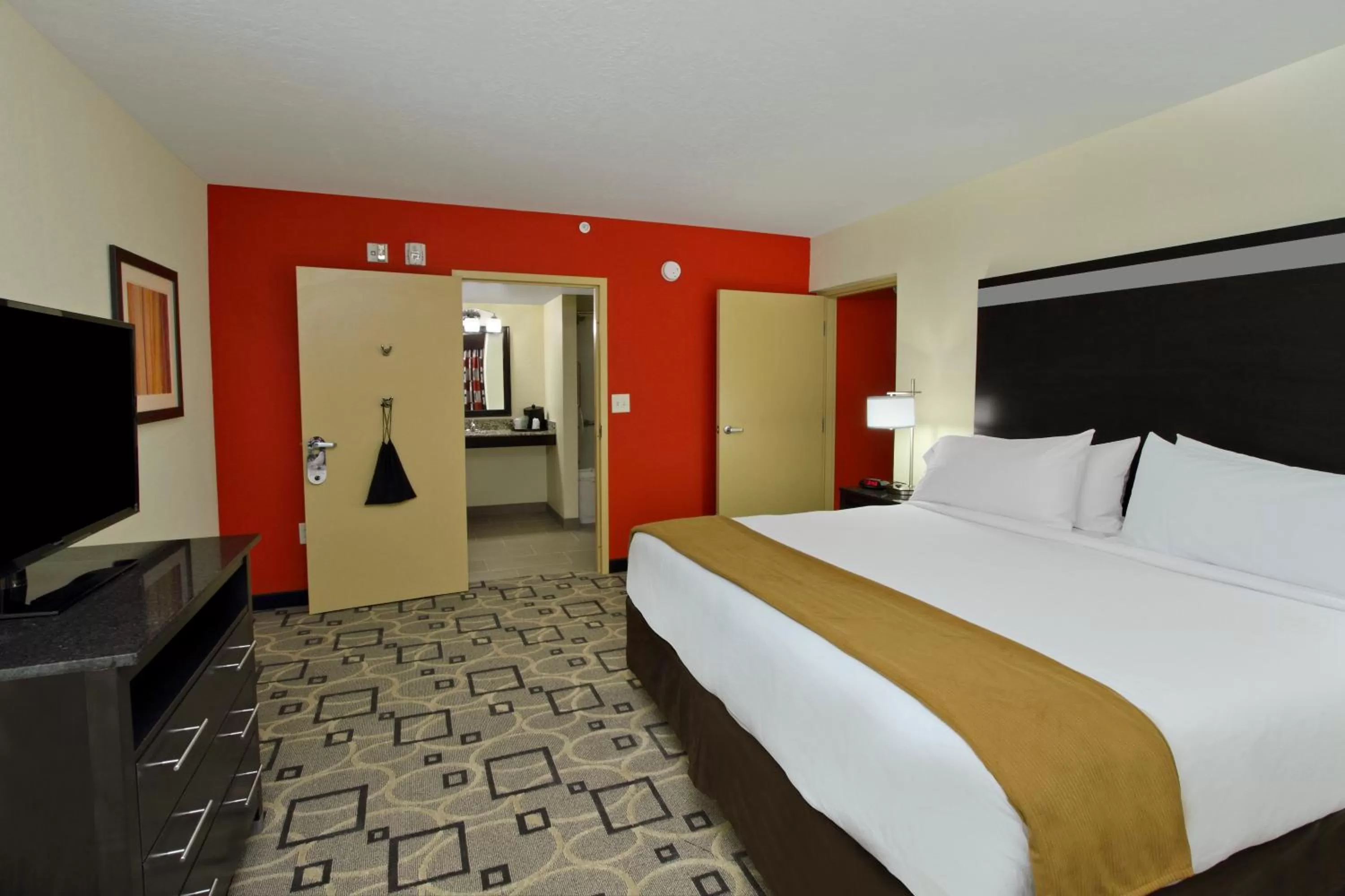 Bedroom, Bed in Holiday Inn Express Augusta Downtown by IHG