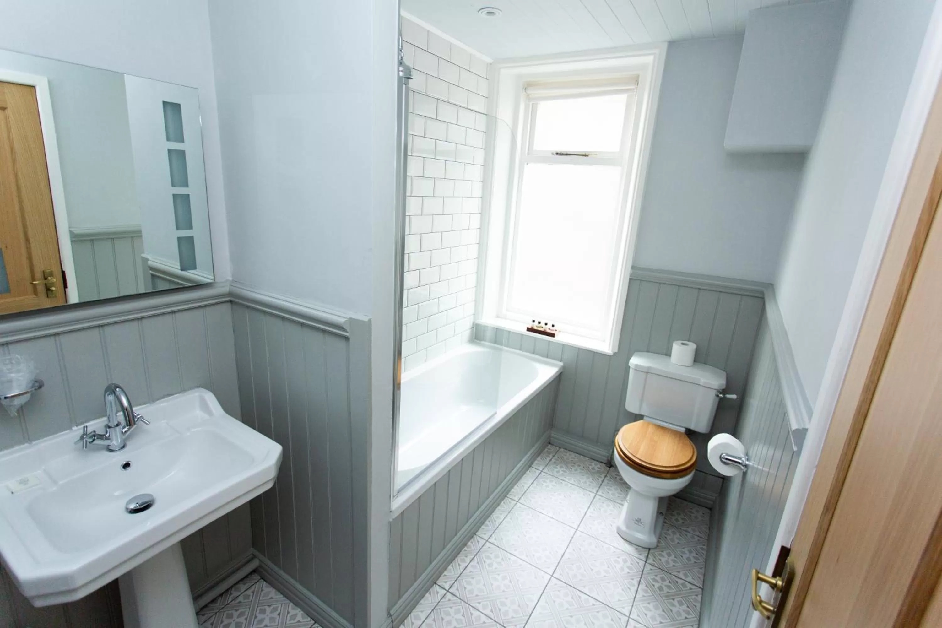 Bathroom in The Queens Hotel