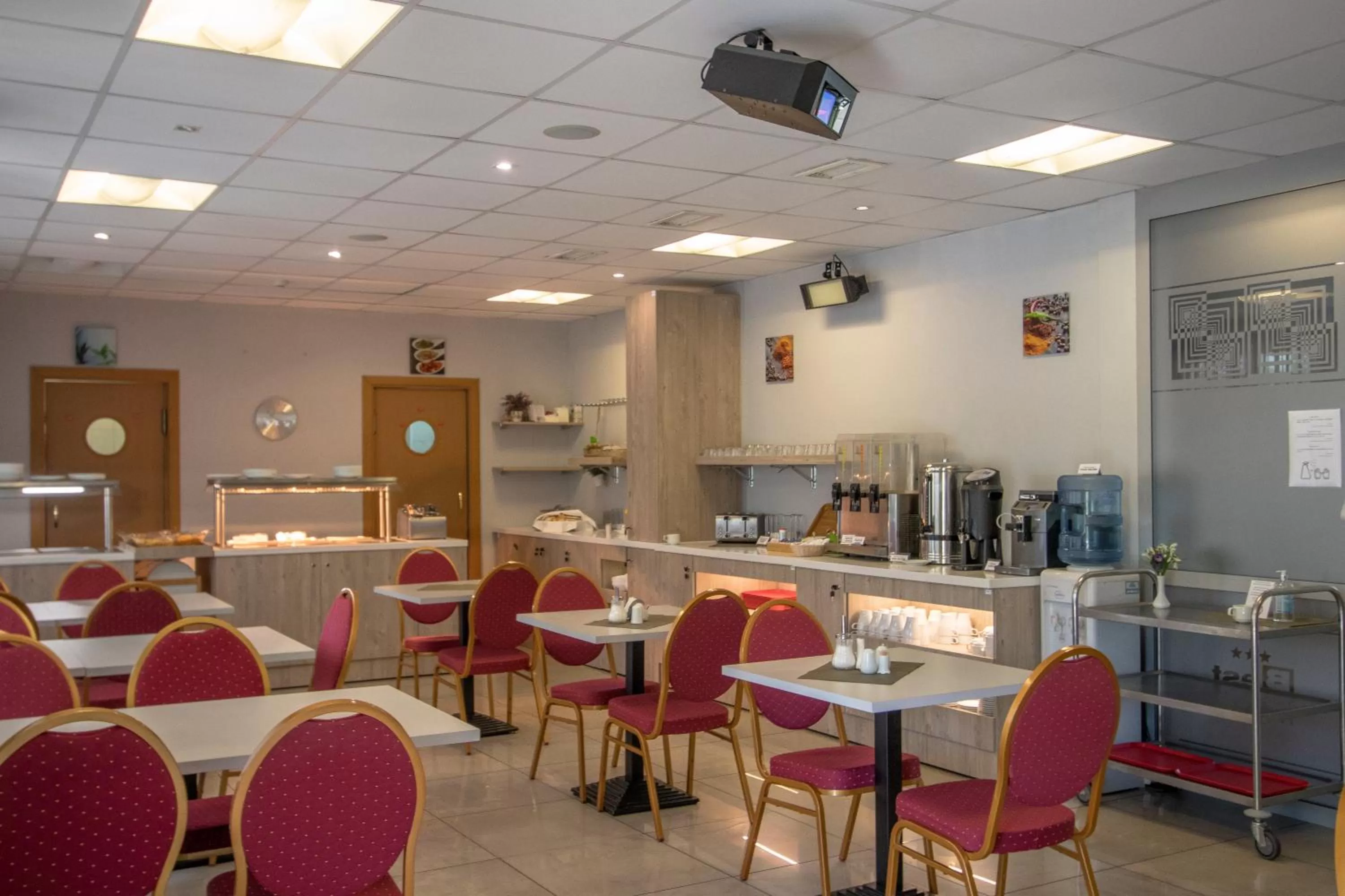 Restaurant/places to eat in Hotel BEST with FREE PARKING