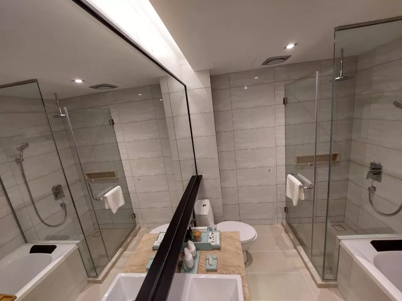 CHRISTEE SUITES HOTEL