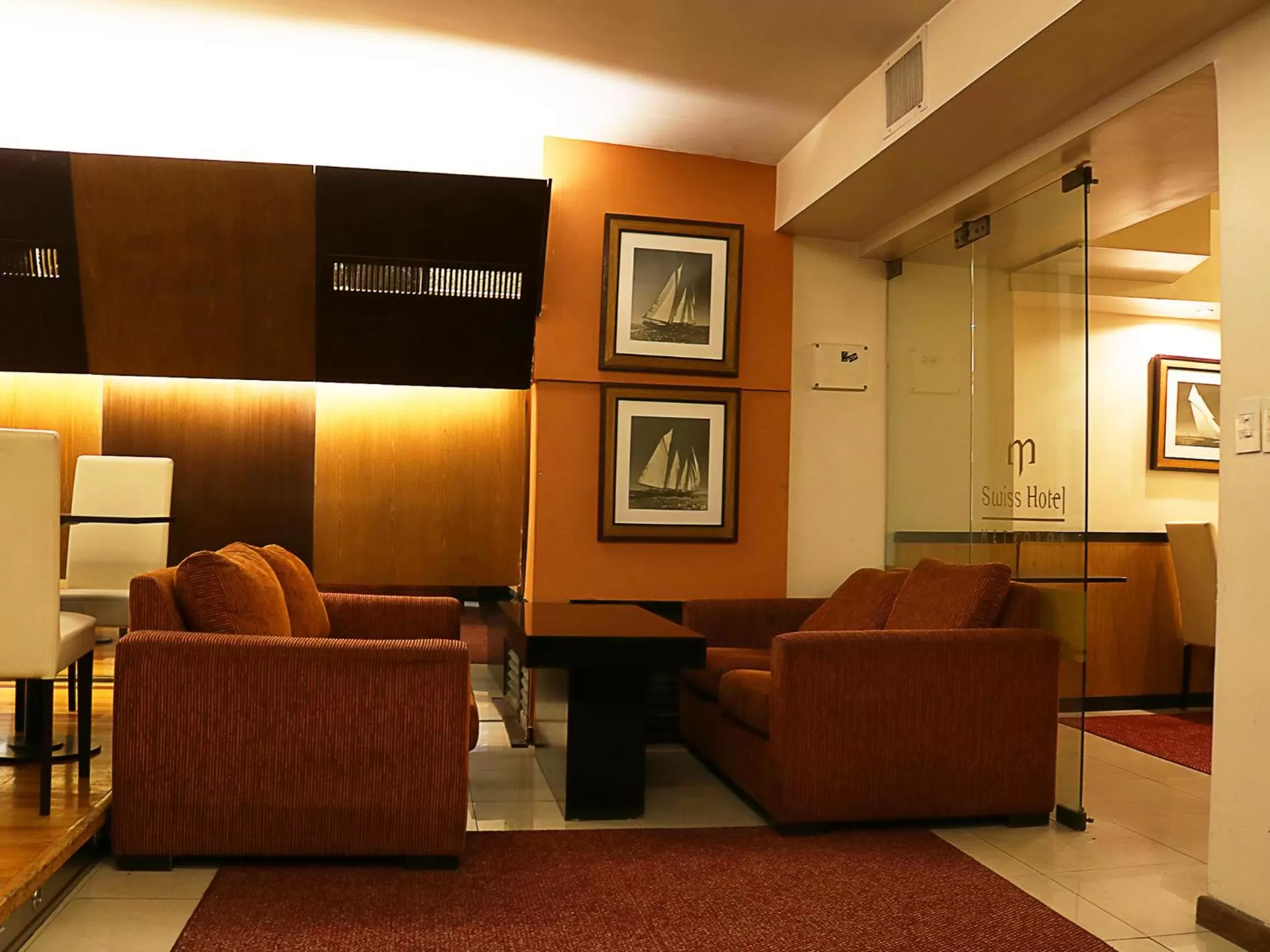 Restaurant/places to eat, Seating Area in Hotel Metropol