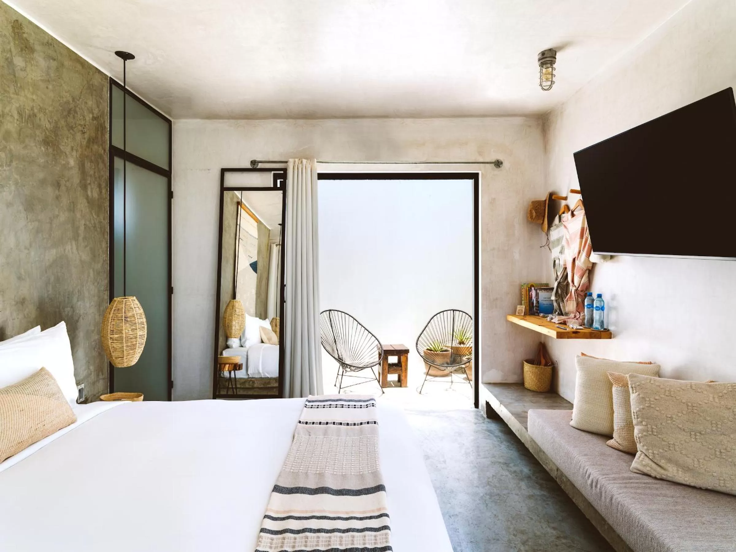 Bed in Drift San Jose del Cabo, a Member of Design Hotels