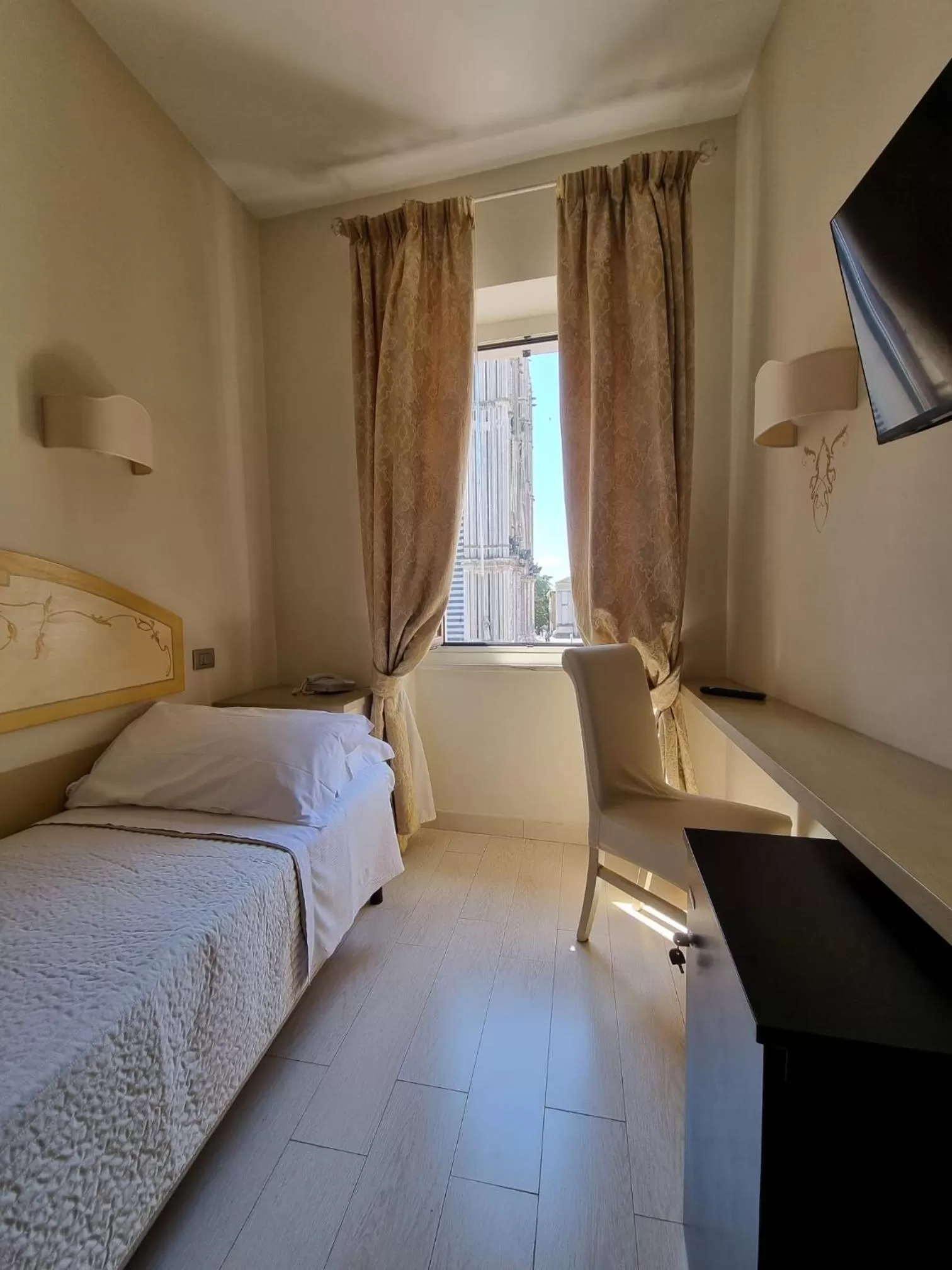 View (from property/room), Bed in Hotel Virgilio